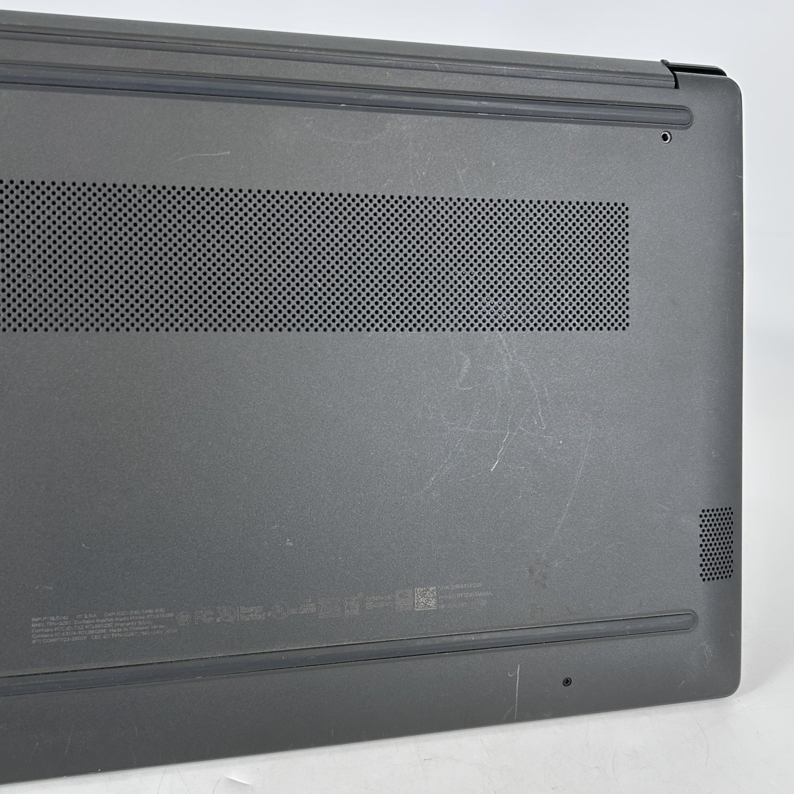 HP 255 G10 15.6 Silver HD 2.0 GHz Ryzen 3 7320U 8GB RAM 256GB SMOKE/HERBAL ODOR