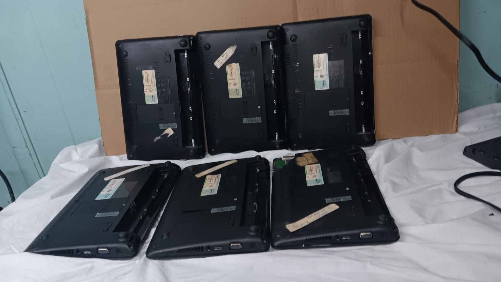 Lot of 6 ASUS EEe PC Mini Netbooks Laptops Intel Atom 1.6 GHz 160 GB HD Linux OS
