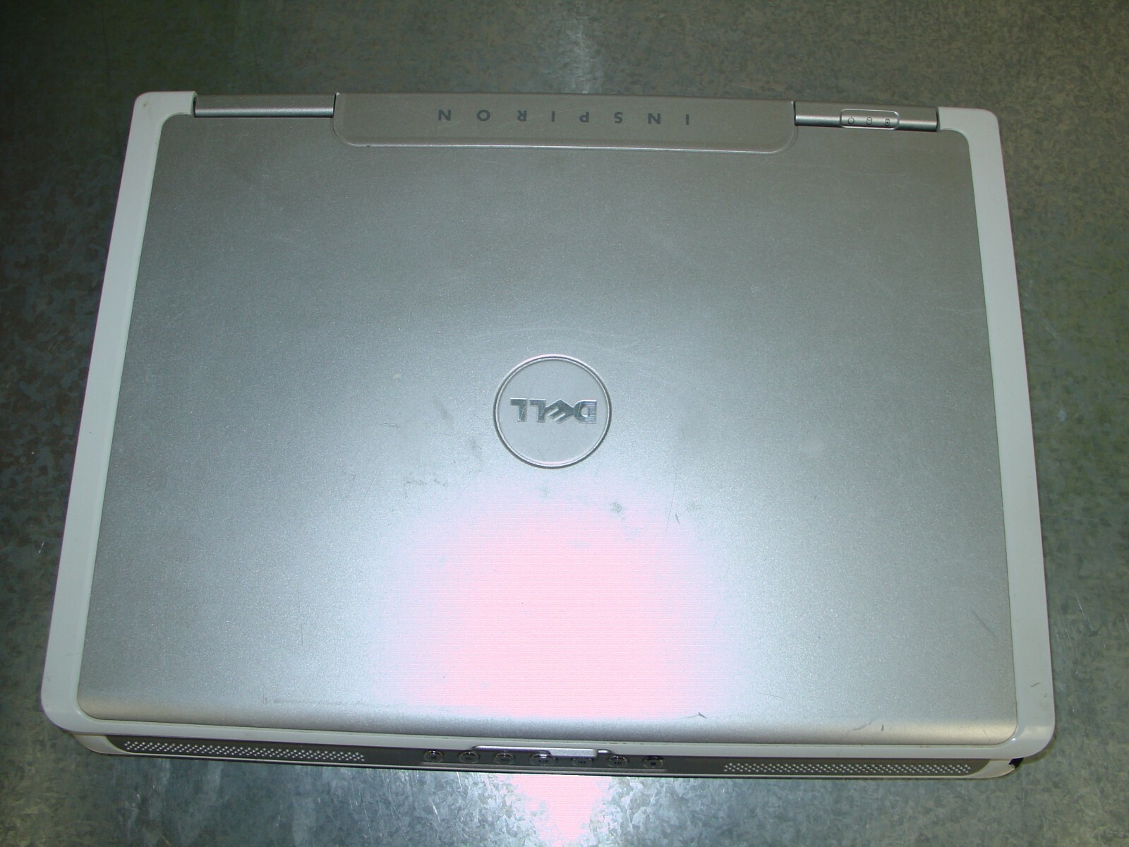 Dell Inspiron 6400 1.66 GHZ Core Duo 2GB Ram/HDD/PS – small line in screen
