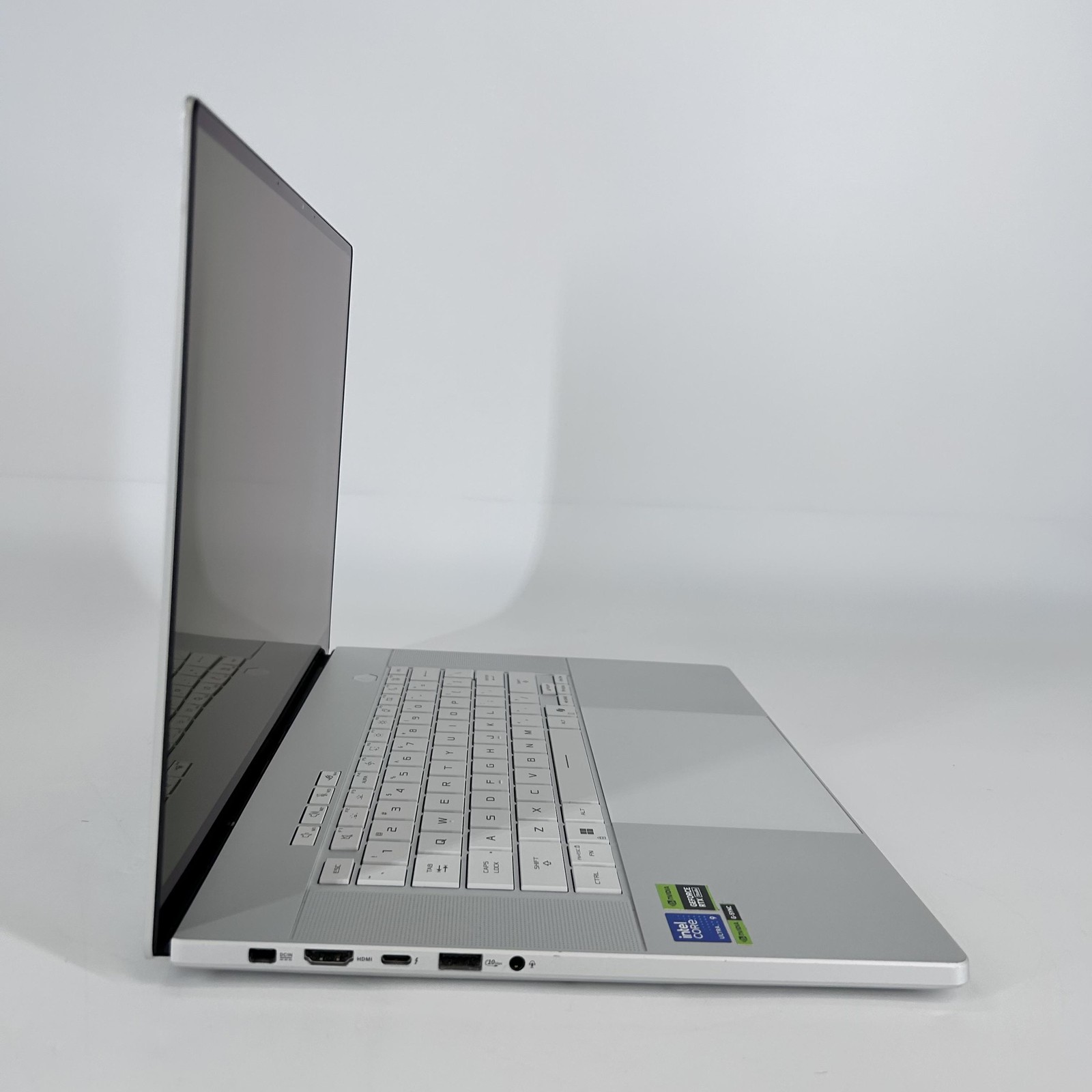 Asus ROG Zephyrus G16 GU605 240Hz QHD+ 2.9 GHz Ultra 9 285H 32GB 2TB RTX 5070 Ti