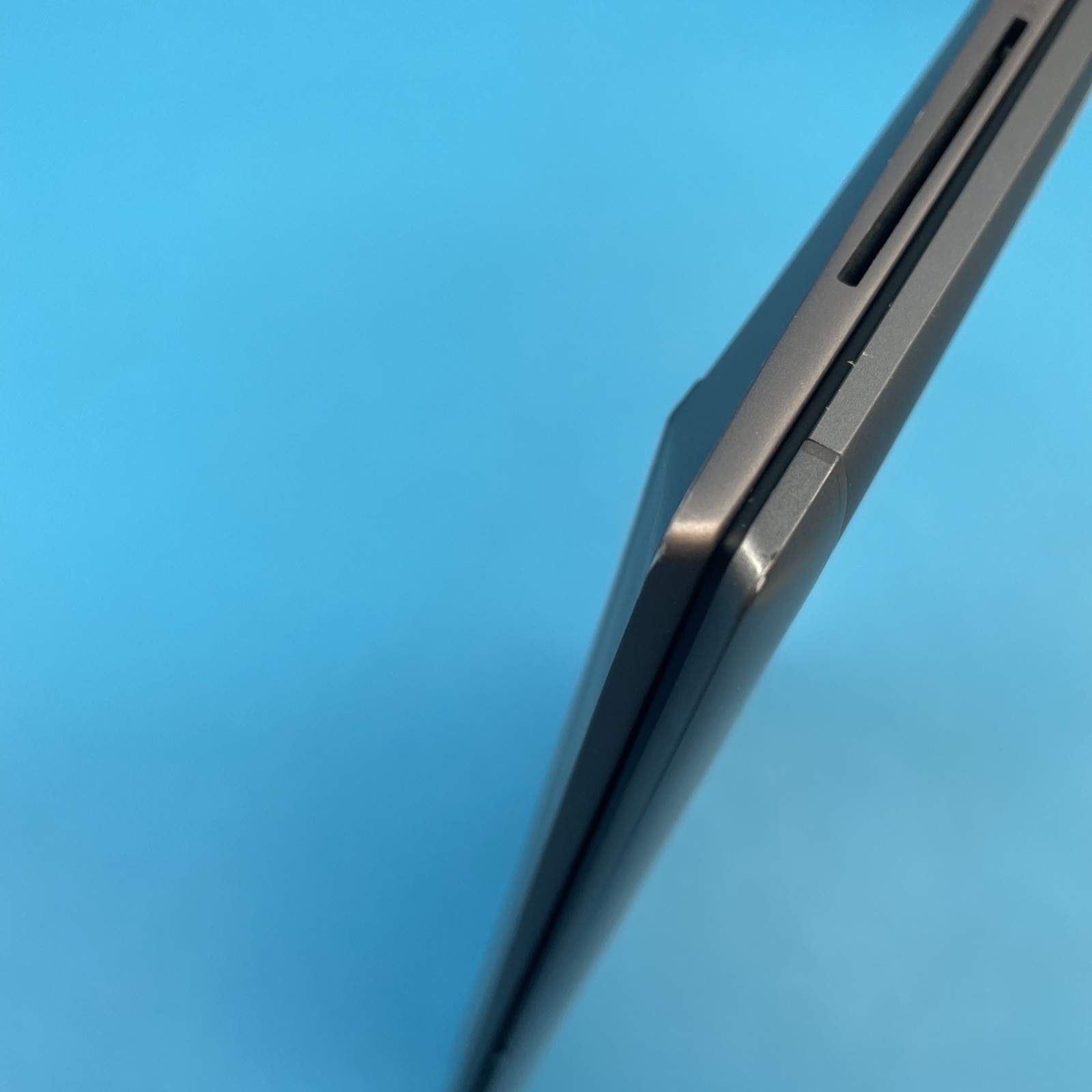 HP ZBook Firefly G8 | i7-1185G7 | 16GB RAM | 512GB SSD | WIN 11 PRO | 74% BATT