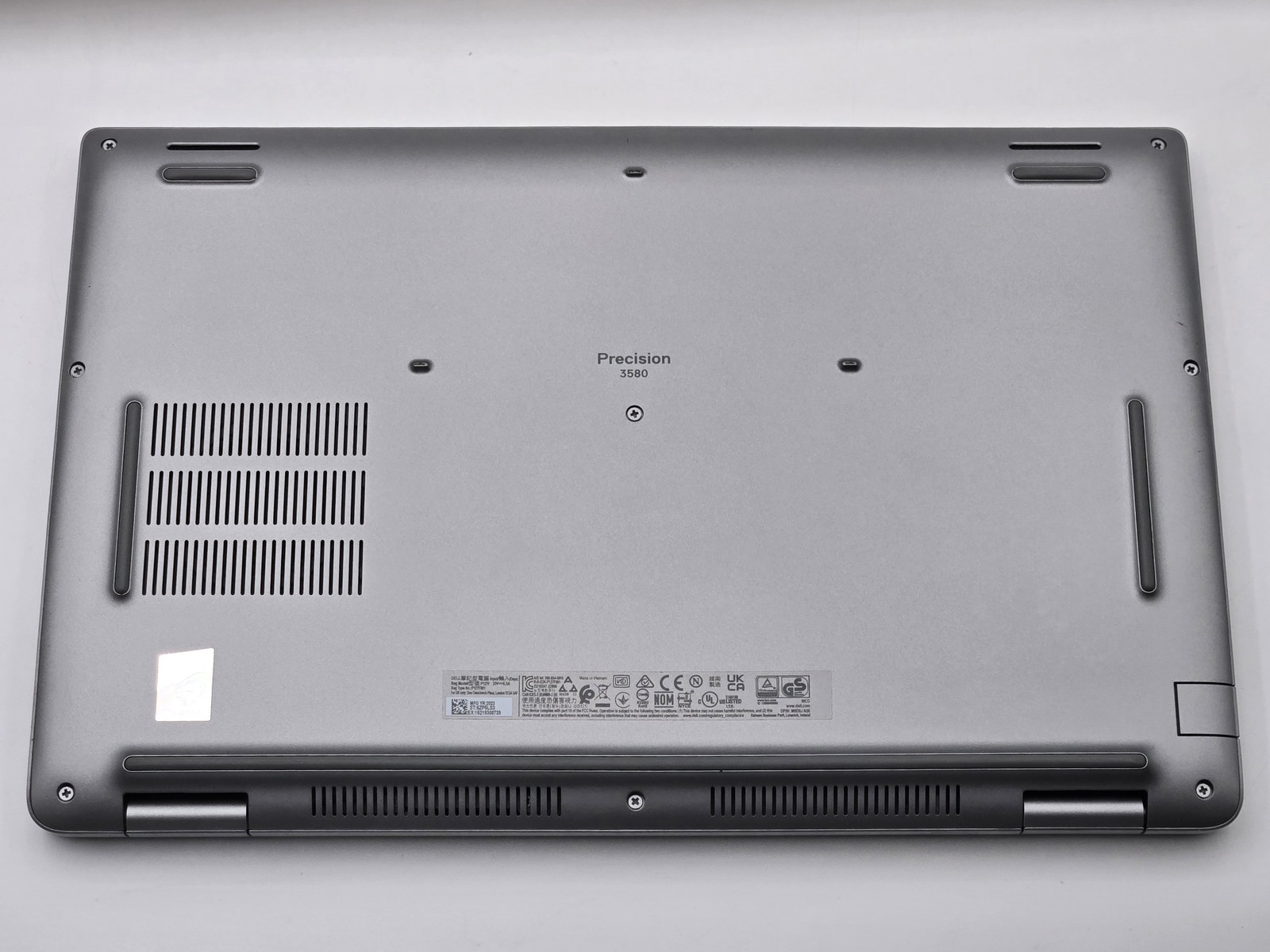 Dell Precision 3580 i7-1370P 16GB 512GB SSD RTX A500 15.6 FHD Win11 Pro Grade D
