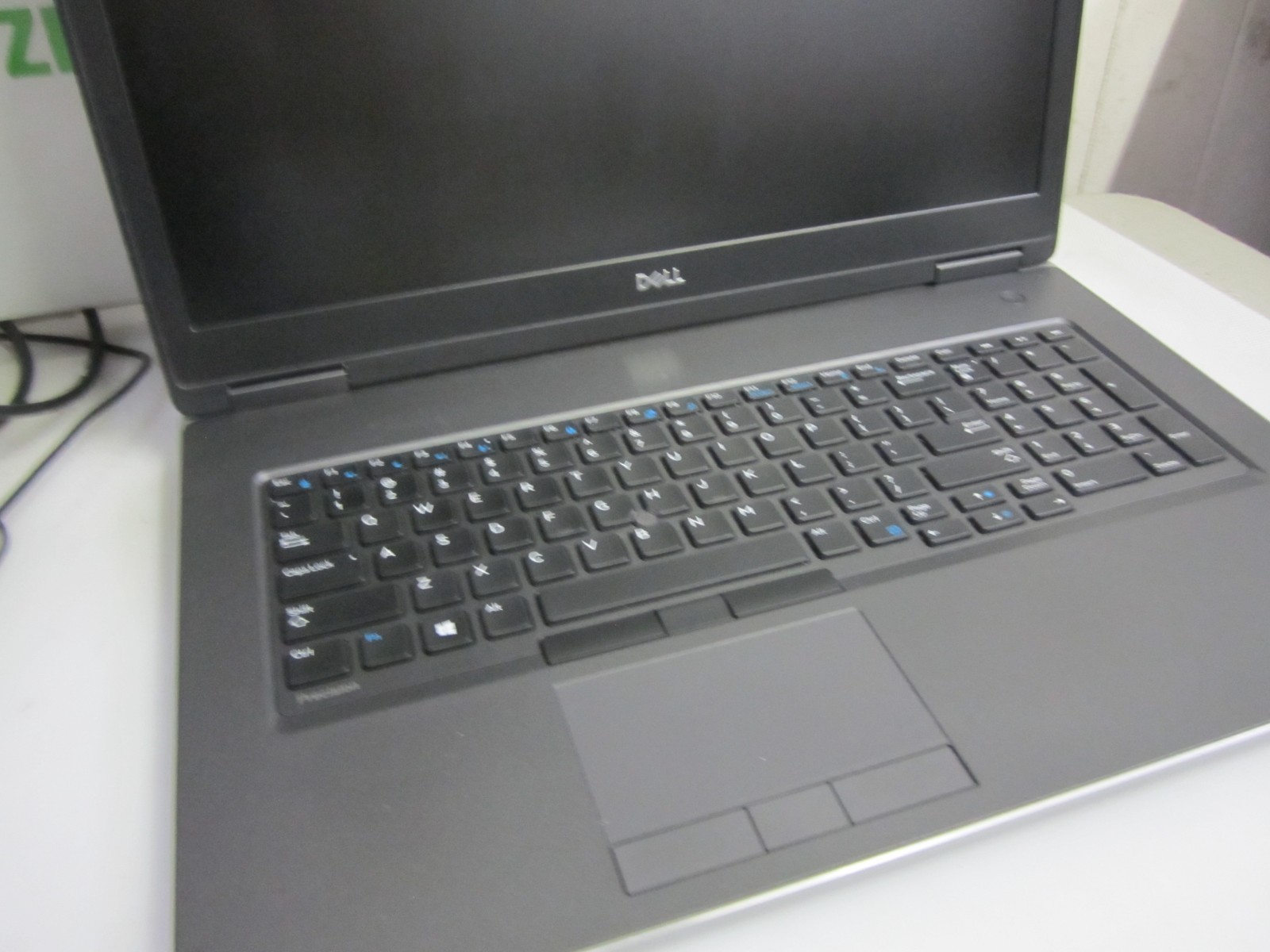 Dell Precision 7740 i7 9850H, 32GB, 2.60GHz 512gb M2SSD UBUNTU LAPTOP + AC