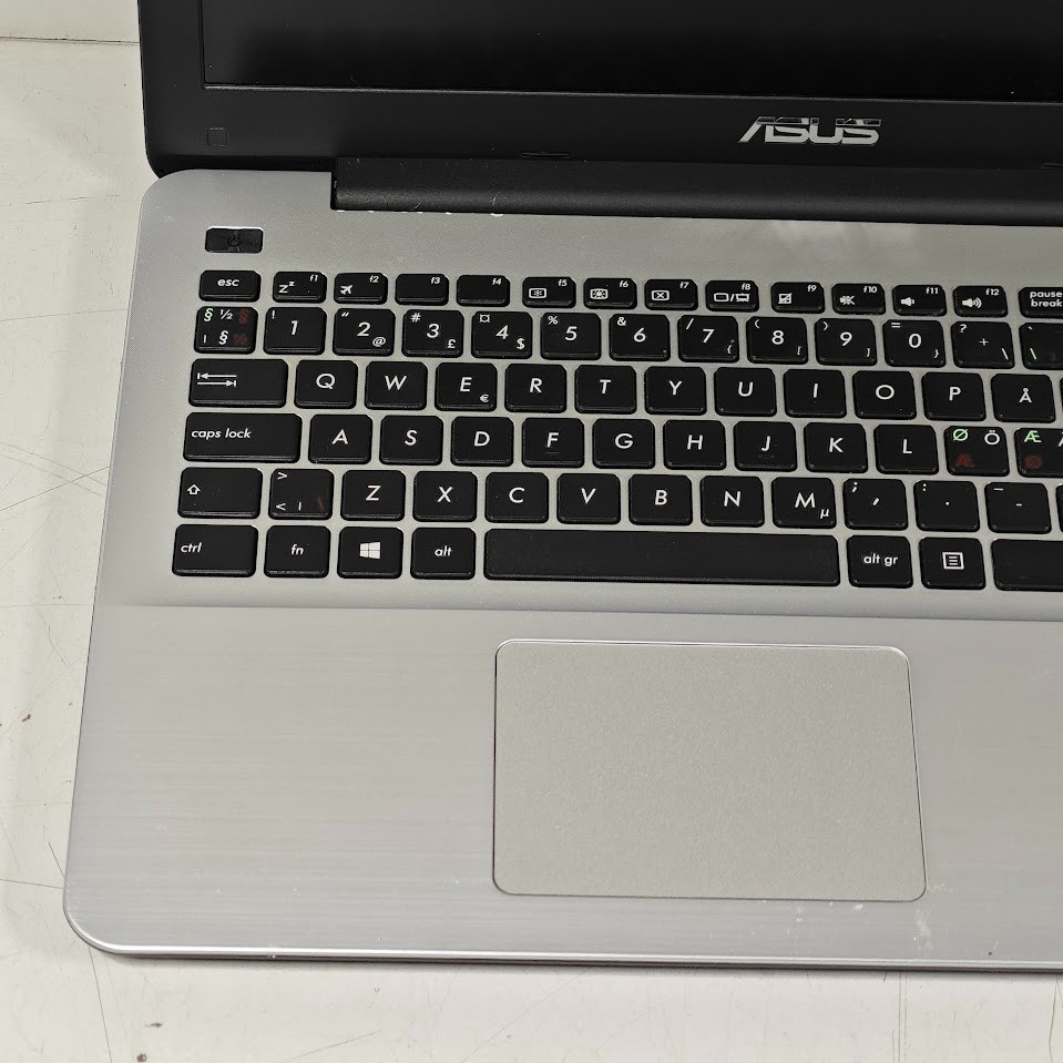 ASUS X555DG-DM051T Laptop – AMD A10-8700P Radeon R6 8GB RAM