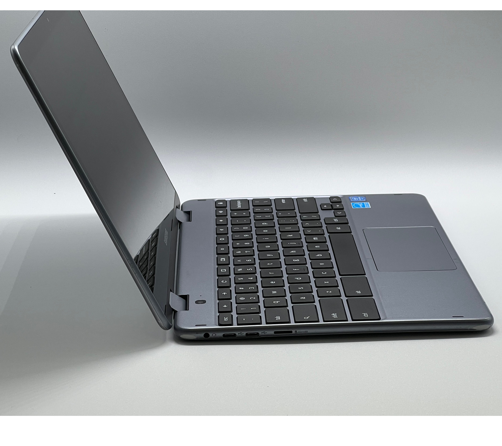 Samsung Chromebook Titan 2-in-1 Laptop XE520QAB 12-in Touchscreen 4GB RAM 32 SSD