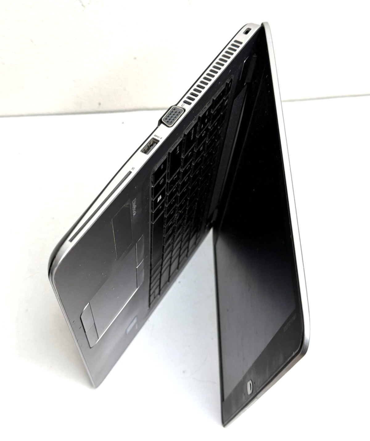 HP EliteBook 840 G4 Intel i5 7th gen No RAM NO HDD Batt included boots to BIOS