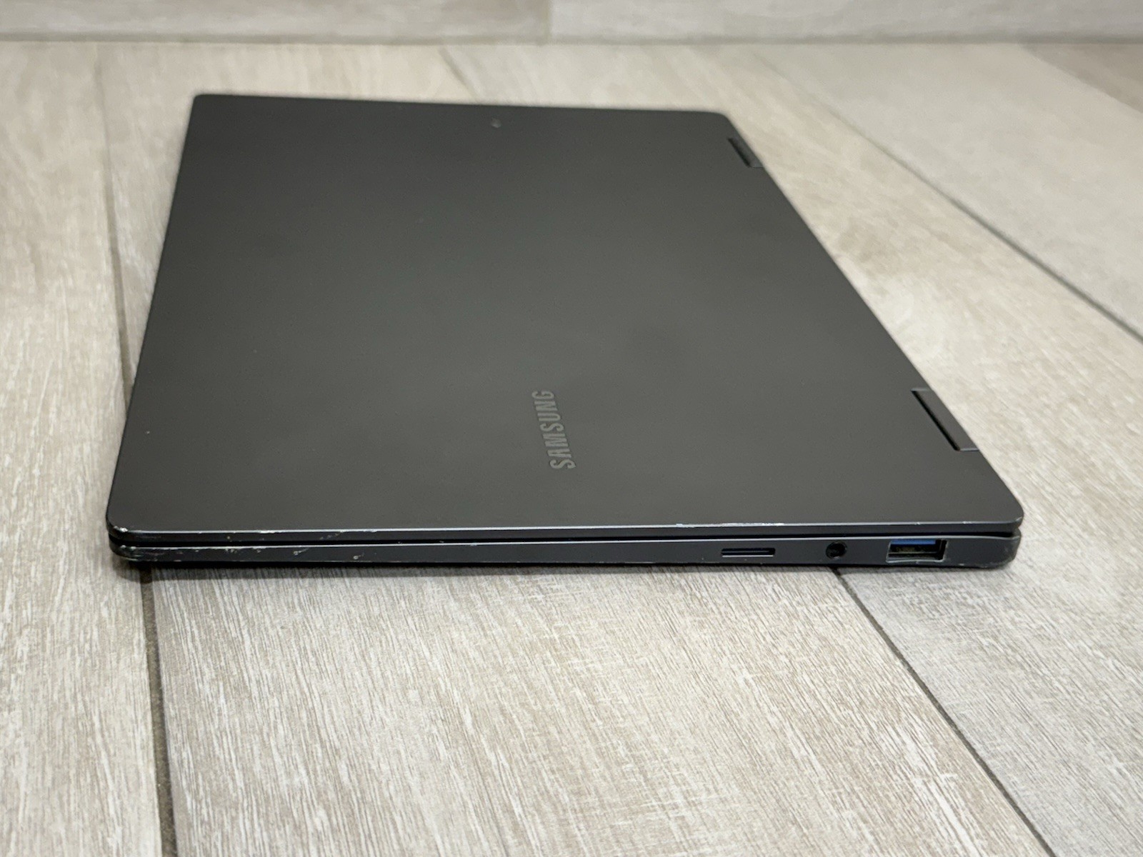 Samsung Galaxy Book2 13.3″ – AMOLED – Core i5-1235U 8GB RAM 256GB SSD Touch