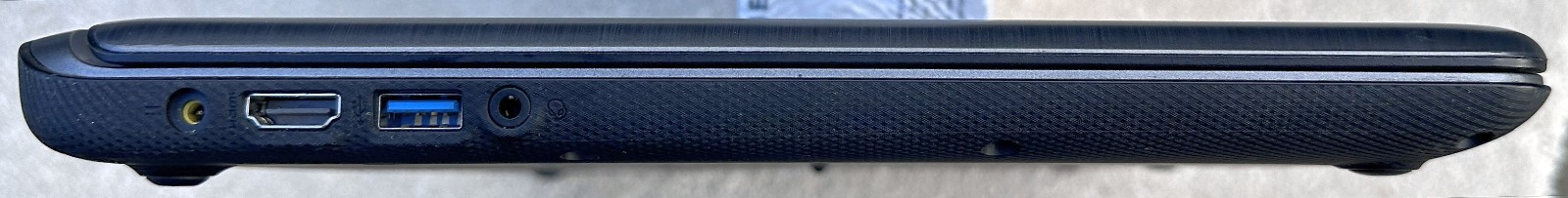 Acer Chromebook CB3-531-C4A5 in very nice Condition. includes power adapter.