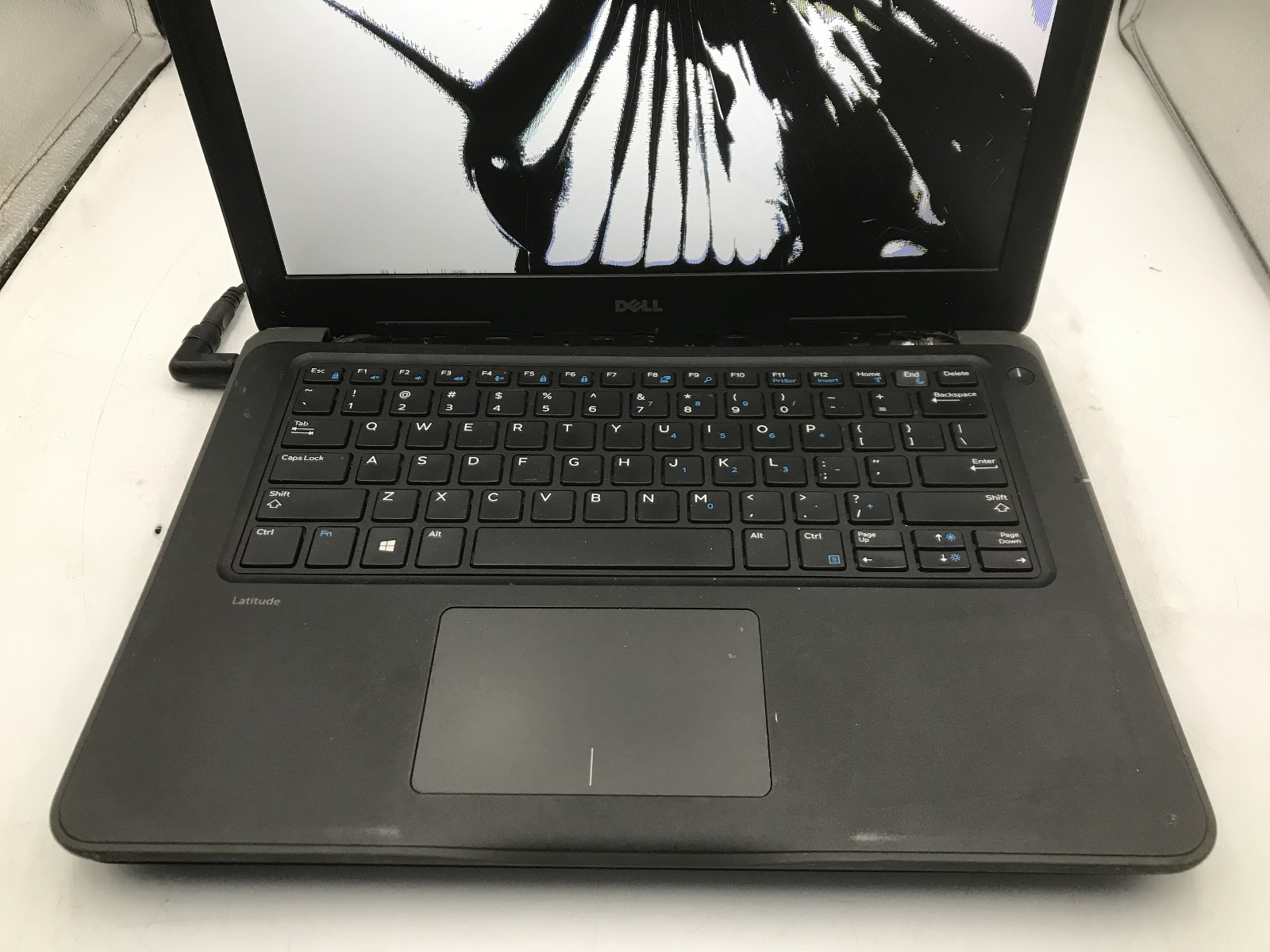 DELL LATITUDE 3380 – FOR PARTS/BAD LCD – INTEL CELERON – NO RAM – READ DESC – BB
