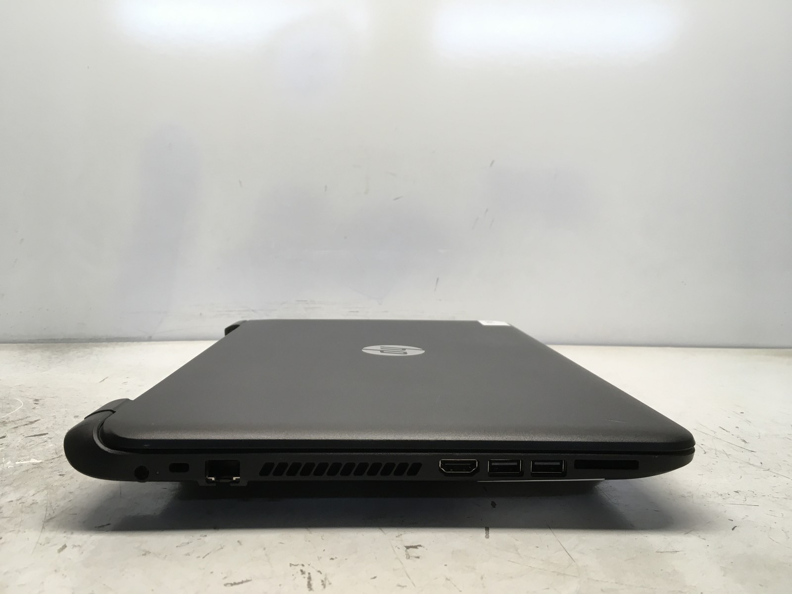 HP 15-F209WM Intel Celeron N2840 2.16GHz 4 GB NO HDD No Batt