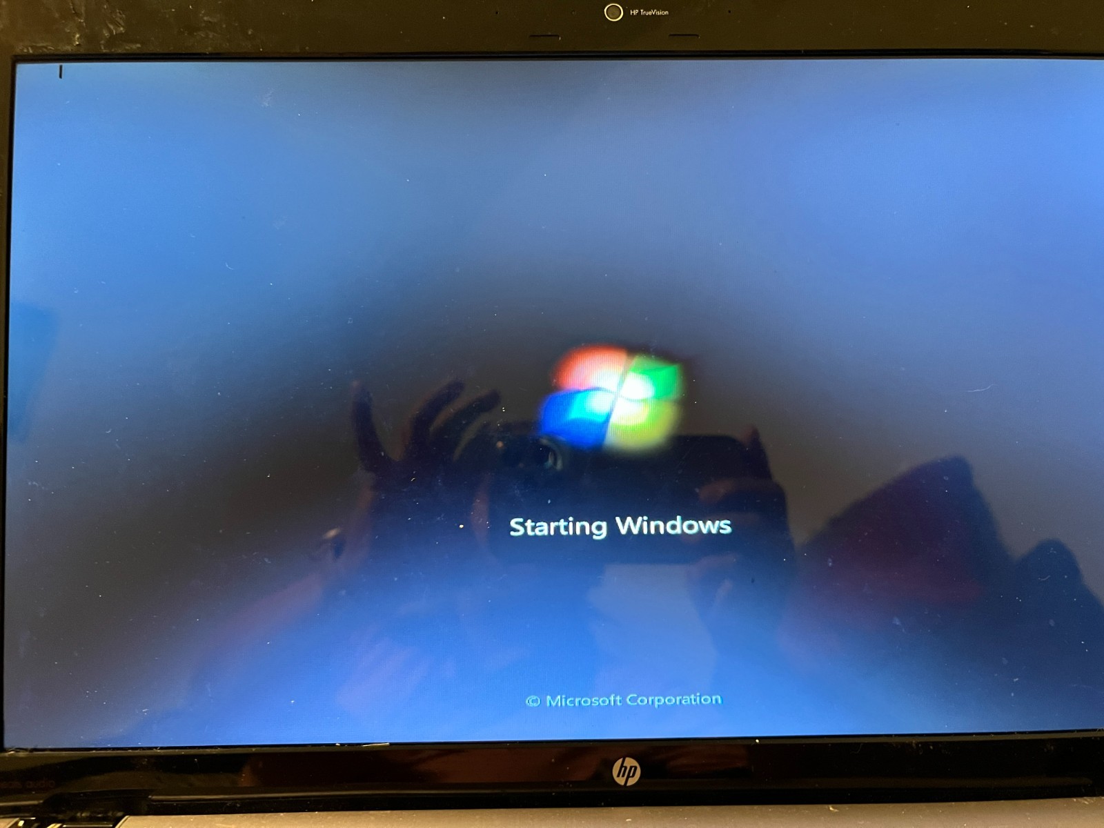 HP Pavilion dv7-4272us 17.3″ Laptop AMD Phenom II 4GB Ram 700GB Beats Audio READ