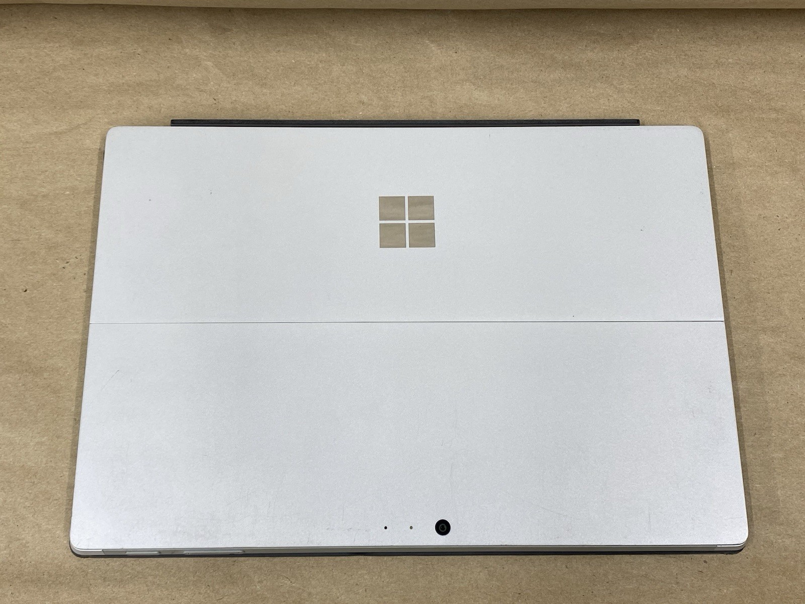 Microsoft Surface Pro4 – 12″ 2736*1824 – i5-6300U – 4GB – 128GB SSD – Win 10 Pro