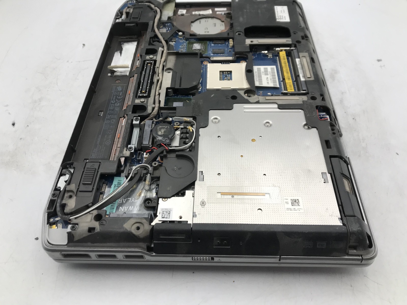 DELL LATITUDE E6420 – FOR PARTS/MISSING COMPONENTS – NO CPU – NO RAM – READ – BB