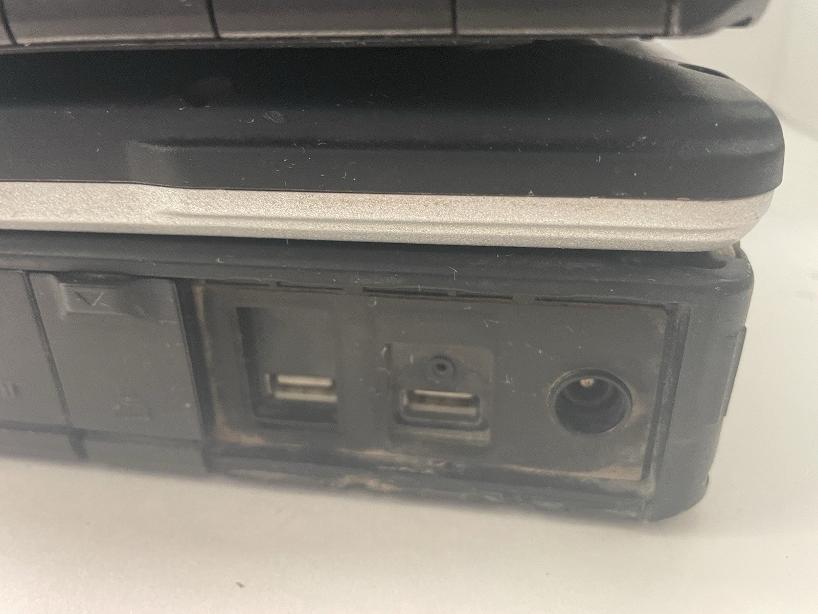 Lot 2 Panasonic CF-31 Core i3-2310M 2.10GHz 4GB RAM – No HHD – With Battery