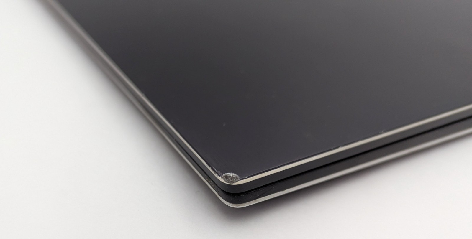 Incomplete Dell XPS 15 9575 15.6″ 4K Touch Laptop i7-8705G 3.10GHz 16GB RAM Vega