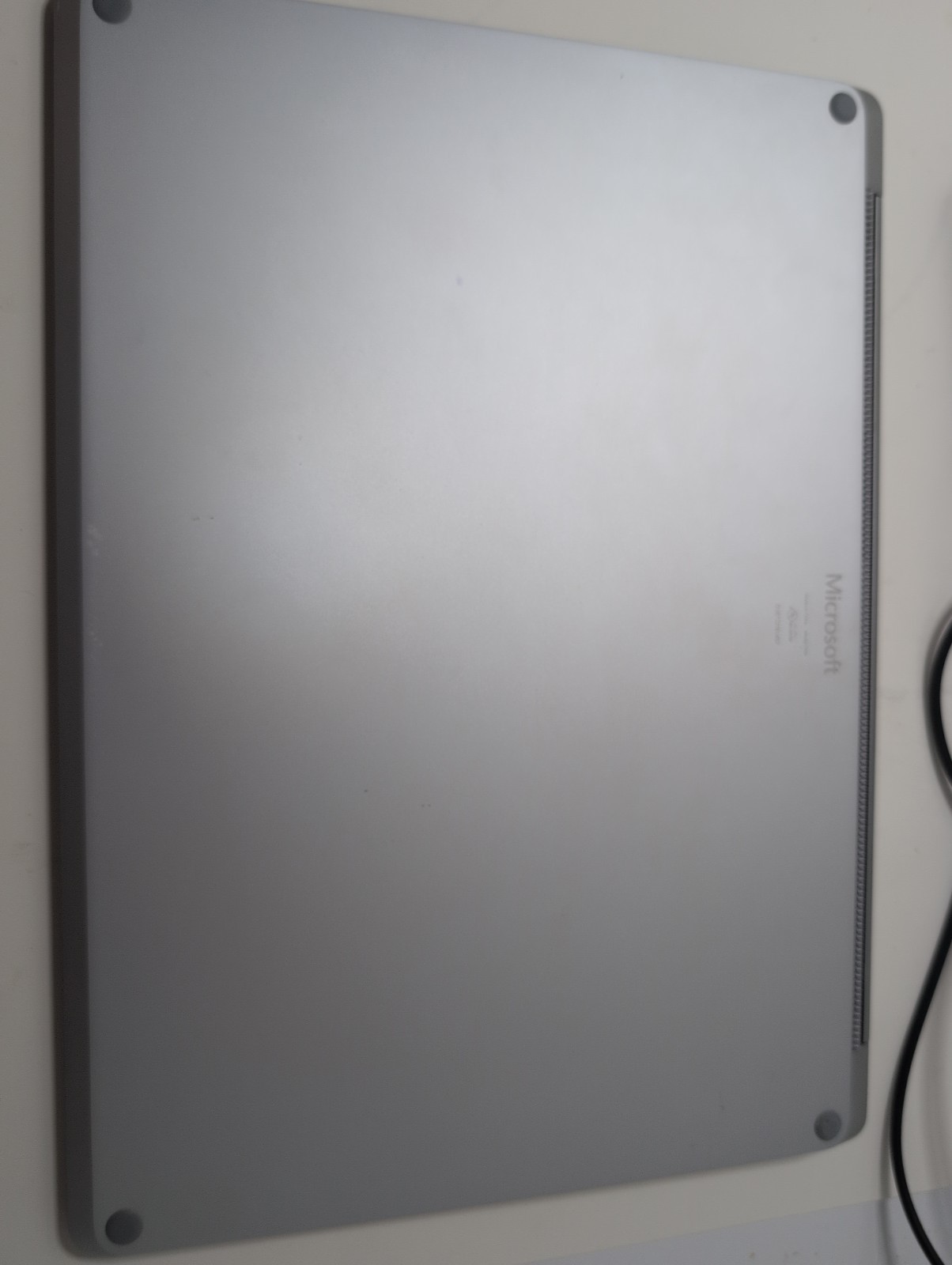Microsoft Surface Laptop 13.5″ i7-7660U 8GB RAM 256GB SSD Touch Win10 Pro Read