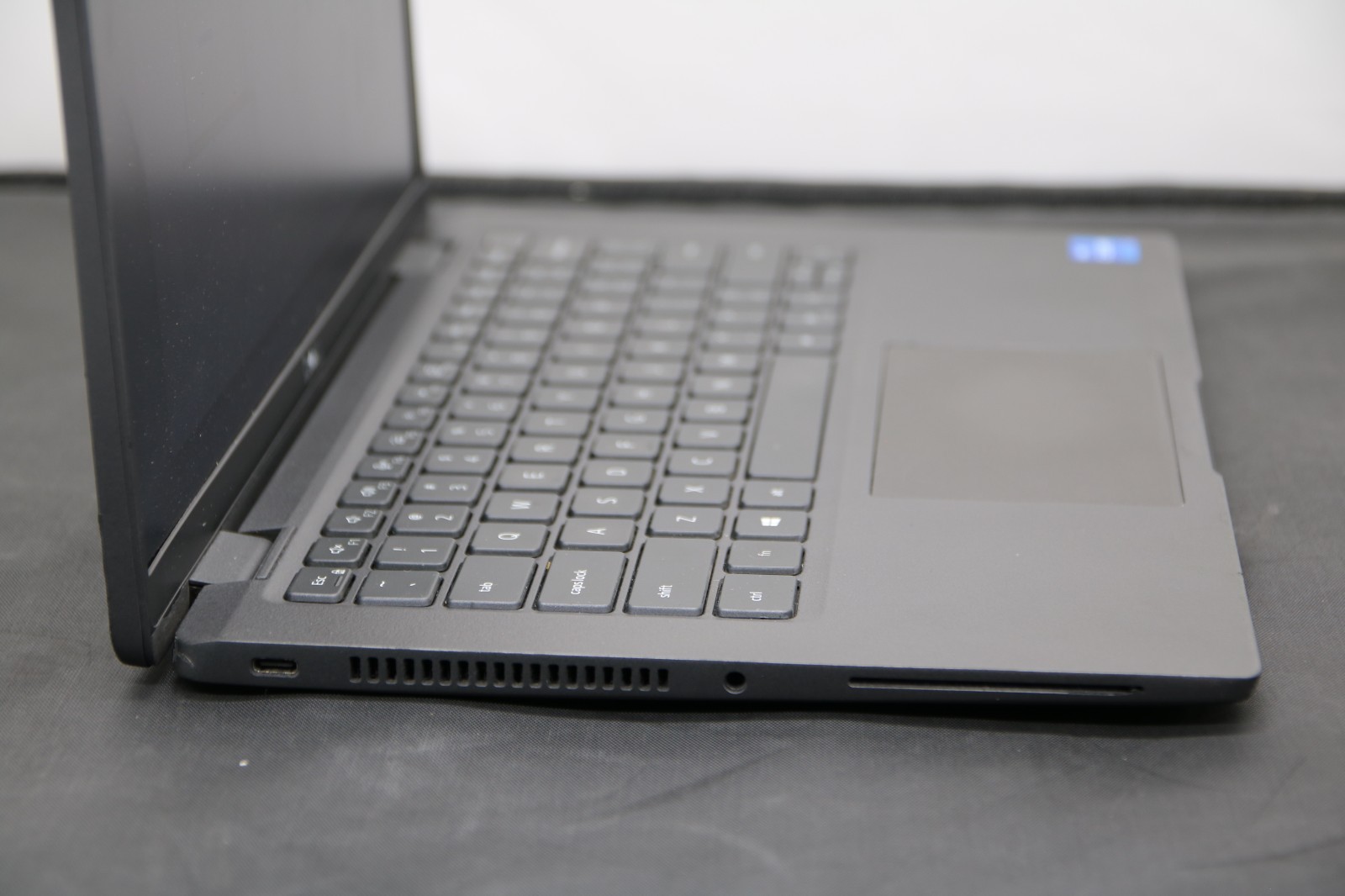 Dell Latitude 7420 Touchscreen – i7-1185G7 – 16GB, 256GB, Windows 11 + Adapter