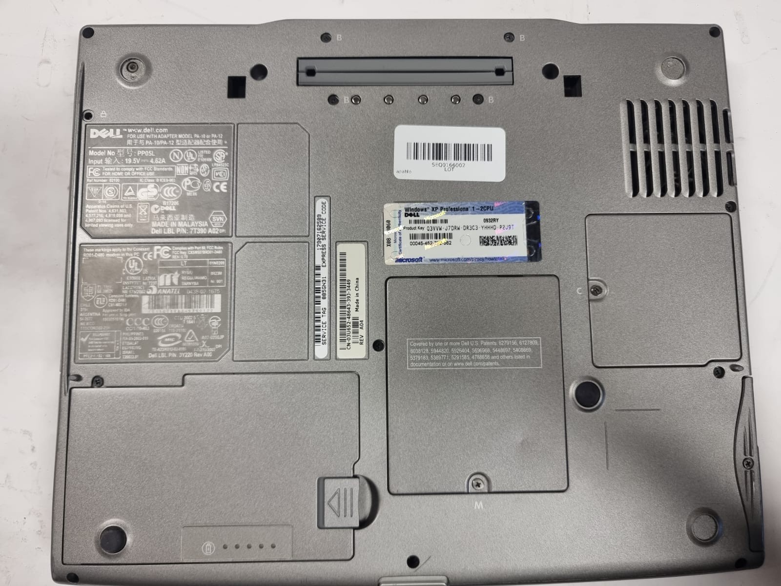 VINTAGE Dell Latitude D600 Laptop Pentium M 1.6ghz 512Mb RAM / No HDD/ No OS