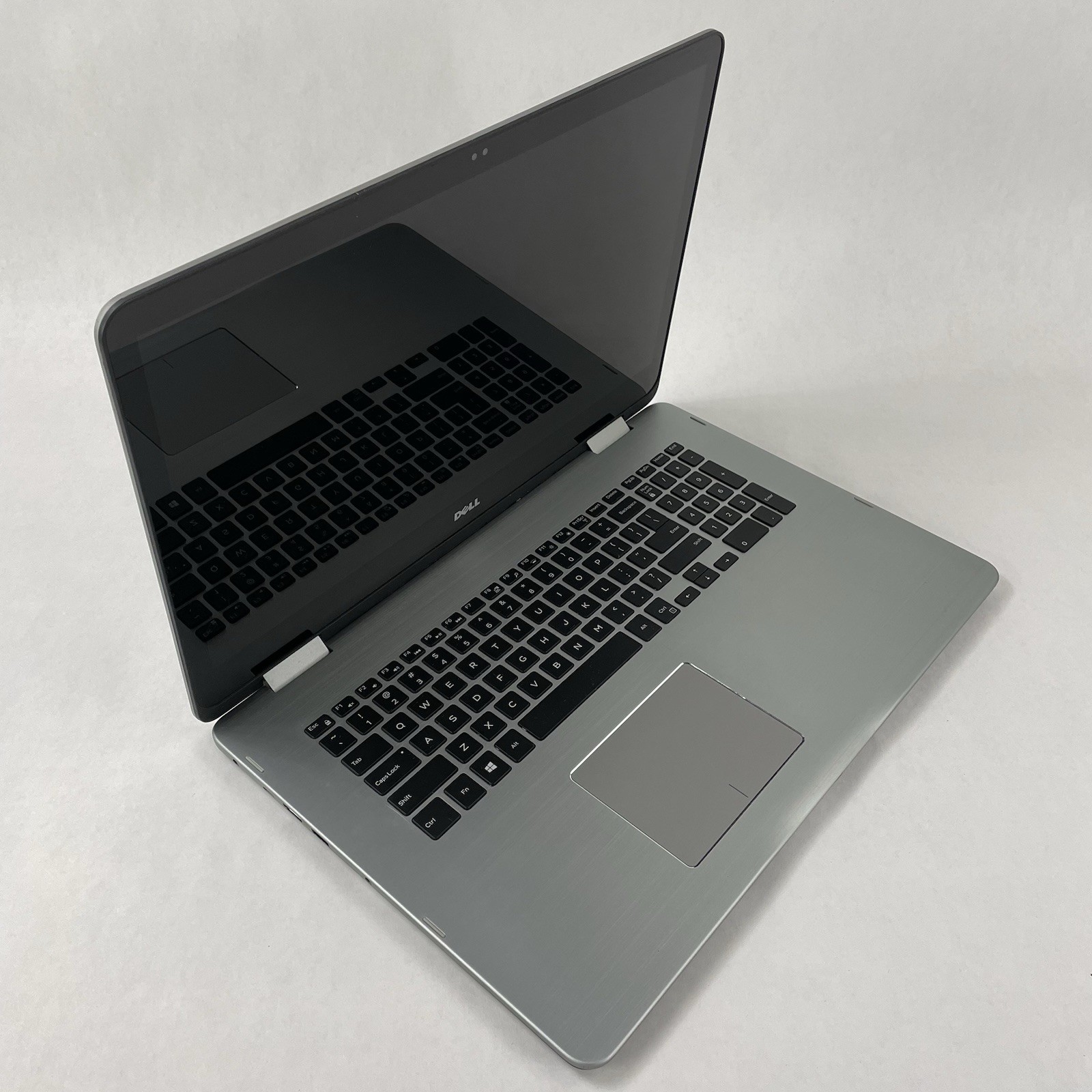 Dell Inspiron 17-7779 17.3″ i7-7500U 2.70 GHz 16GB RAM NVIDIA GF108 No SSD/OS/AC