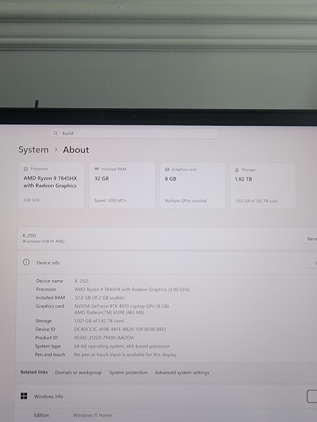 Alienware m18 R1 18in Ryzen 9 7845HX 32GB RTX 4070 2TB SSD W11H