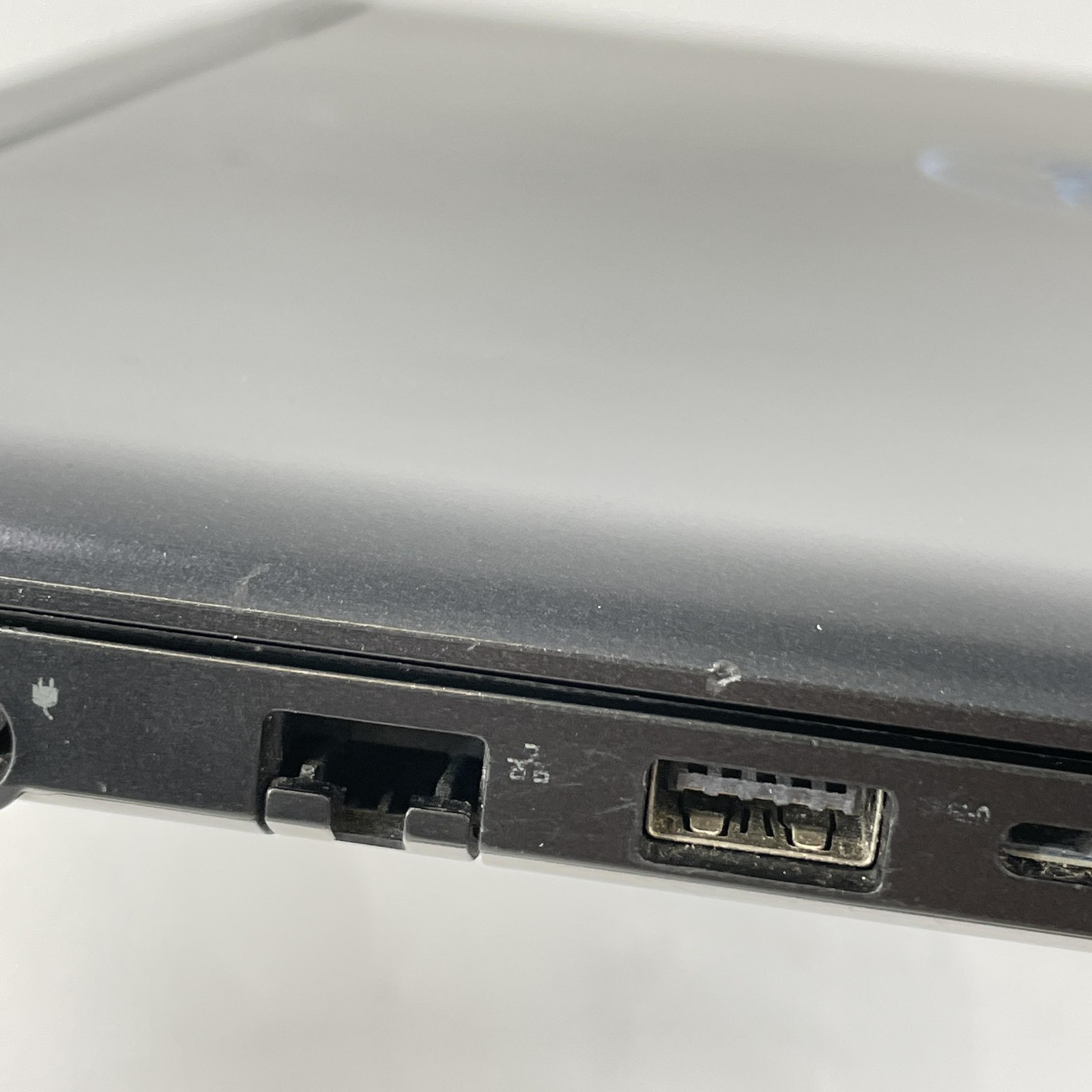Dell G7 7588 15.6 FHD i7-8750H 2.20GHz 8GB 256GB SSD GTX 1060 Max-Q Very Good