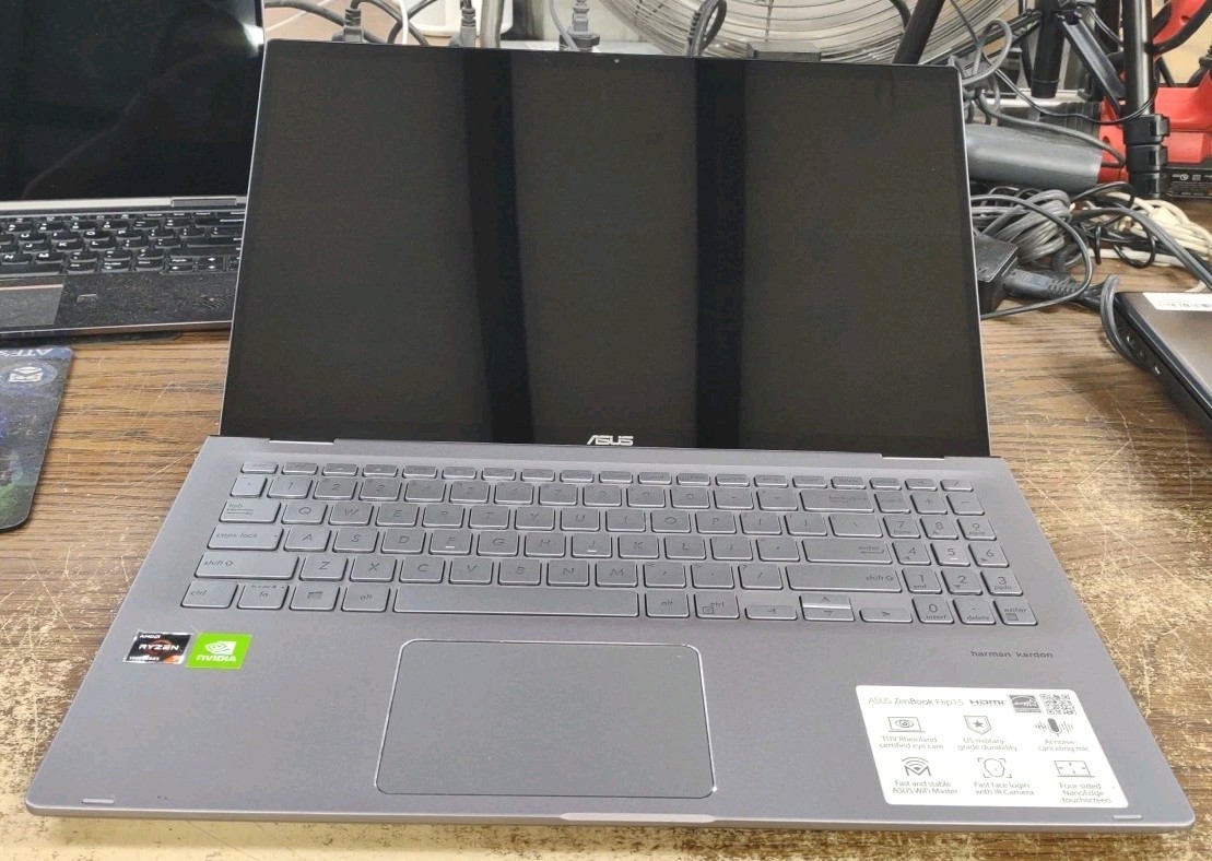 Asus Zenbook Flip 15 Q508U 15.3″ Ryzen 7 5700U 8GB RAM 256GB SSD