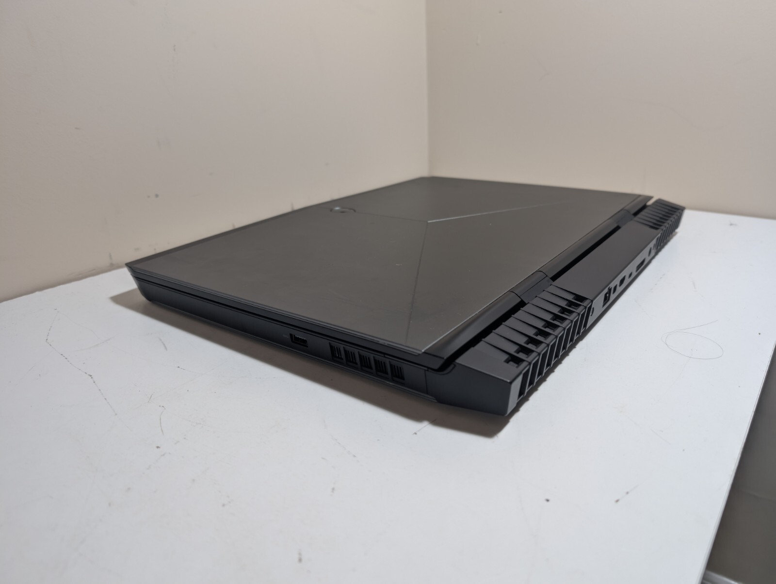 Alienware 17 R5 i7-8750H 2.2GHz 8GB RAM 256GB SSD Nvidia GTX 1060