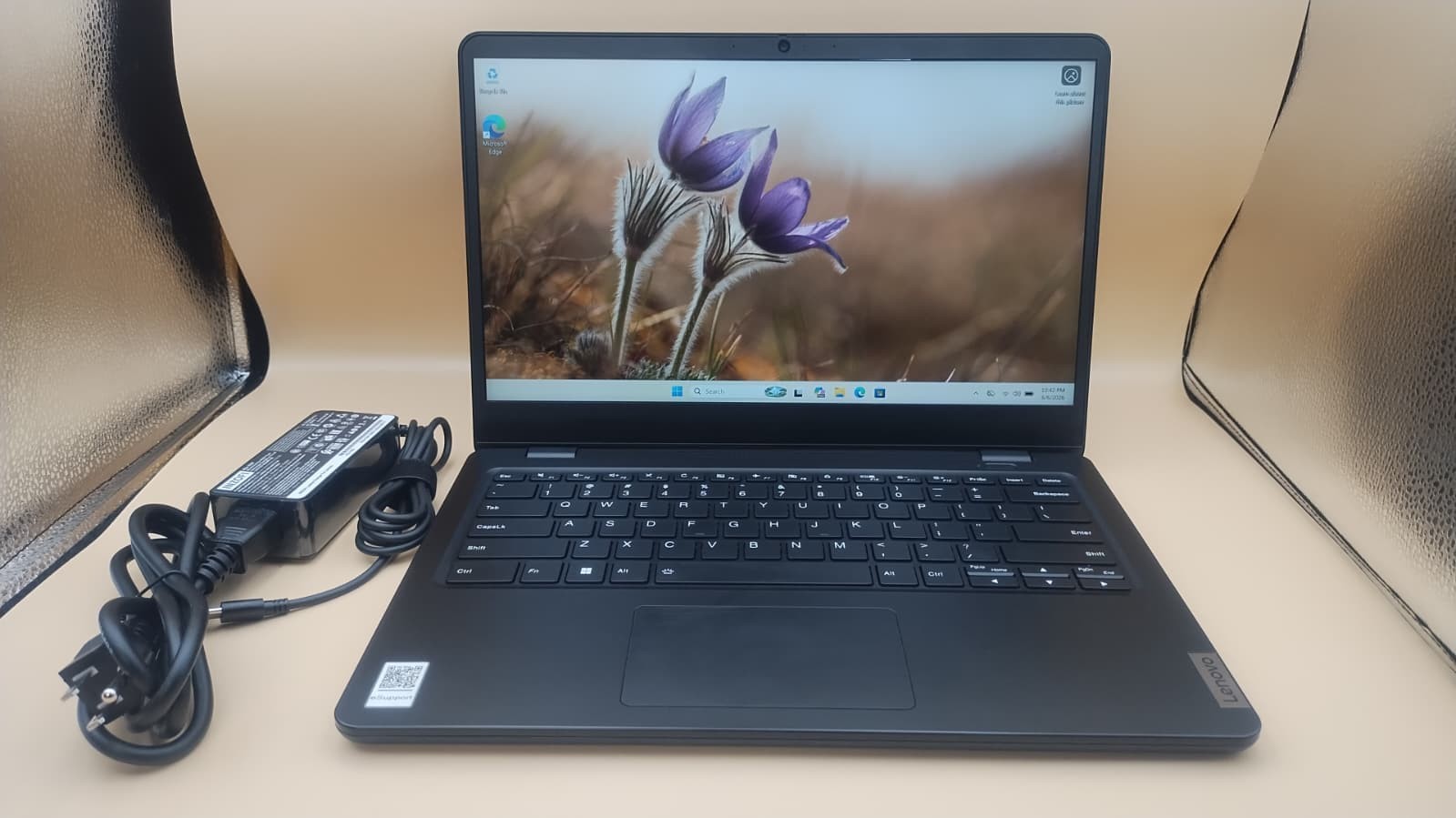 Lenovo 14w Gen 2 14″ Touch Laptop AMD 3015e 4GB RAM 128GB SSD Win11 Charger