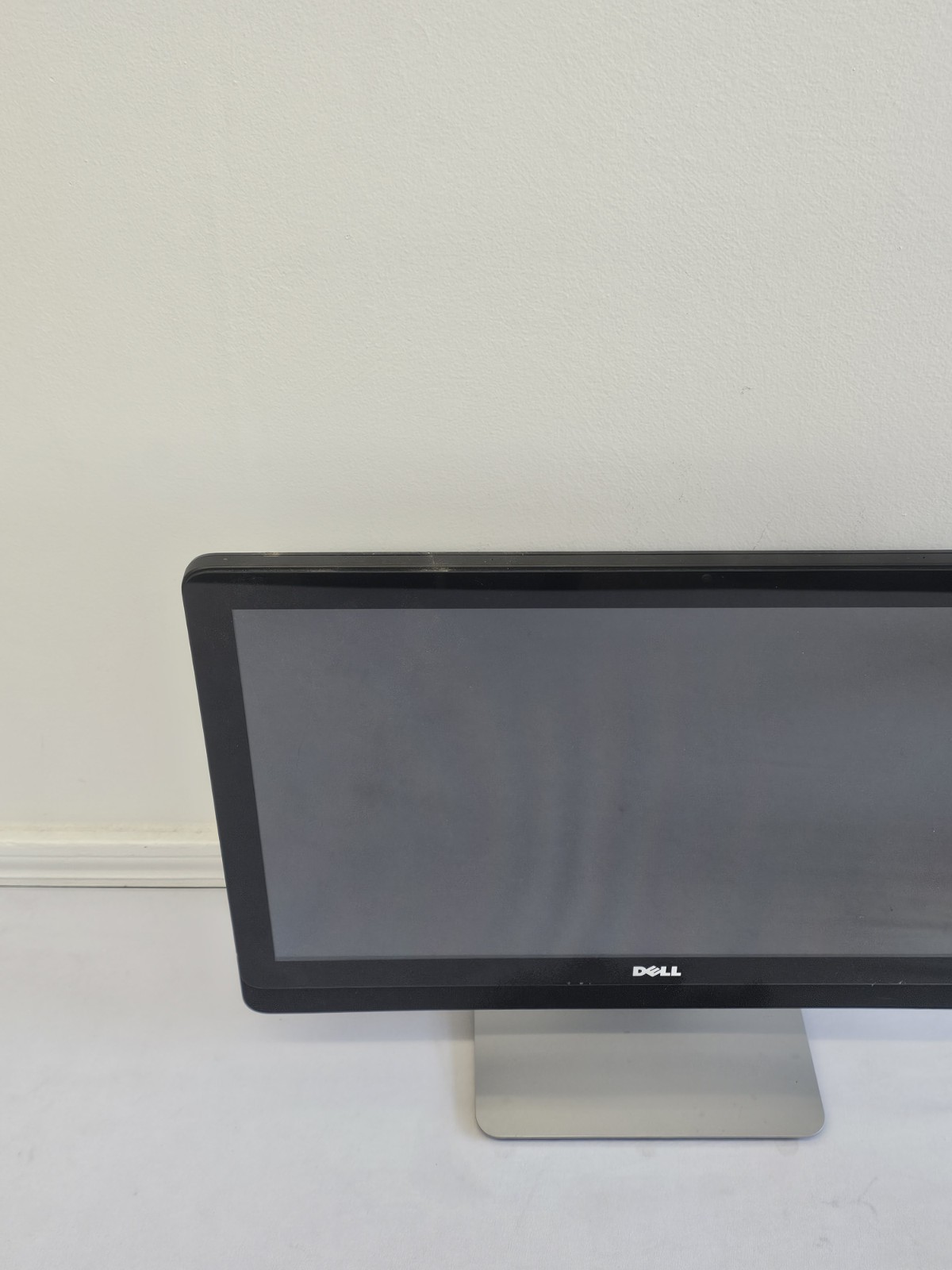 Dell Inspiron 22-3263 All-In-One Intel i3-6100u – 8GB RAM – 256GB SSD – Win 11