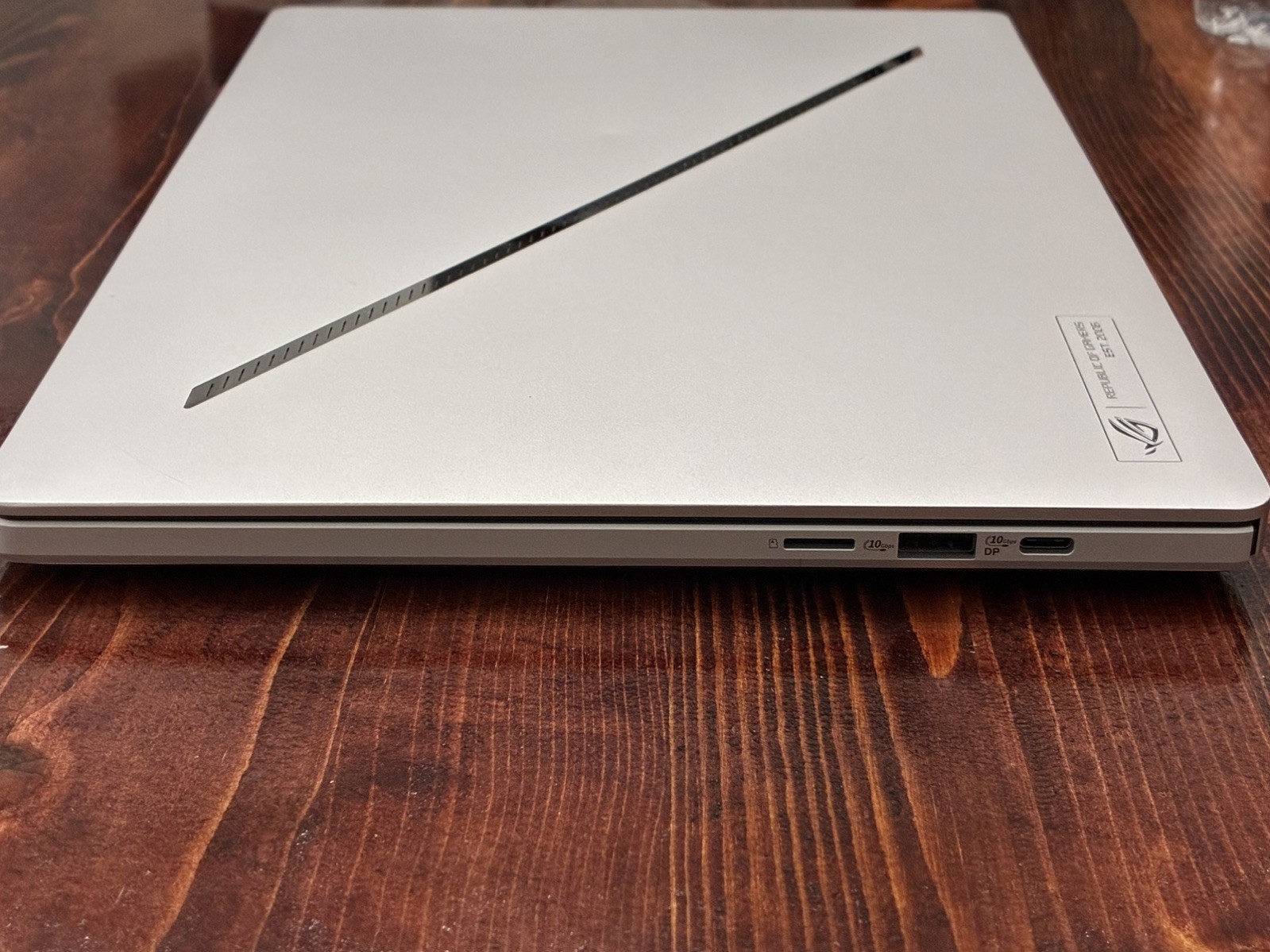 ASUS ROG Zephyrus G14 2024 RTX 4070 Ryzen 9 8945HS 32GB RAM 1TB OLED 3K 120Hz