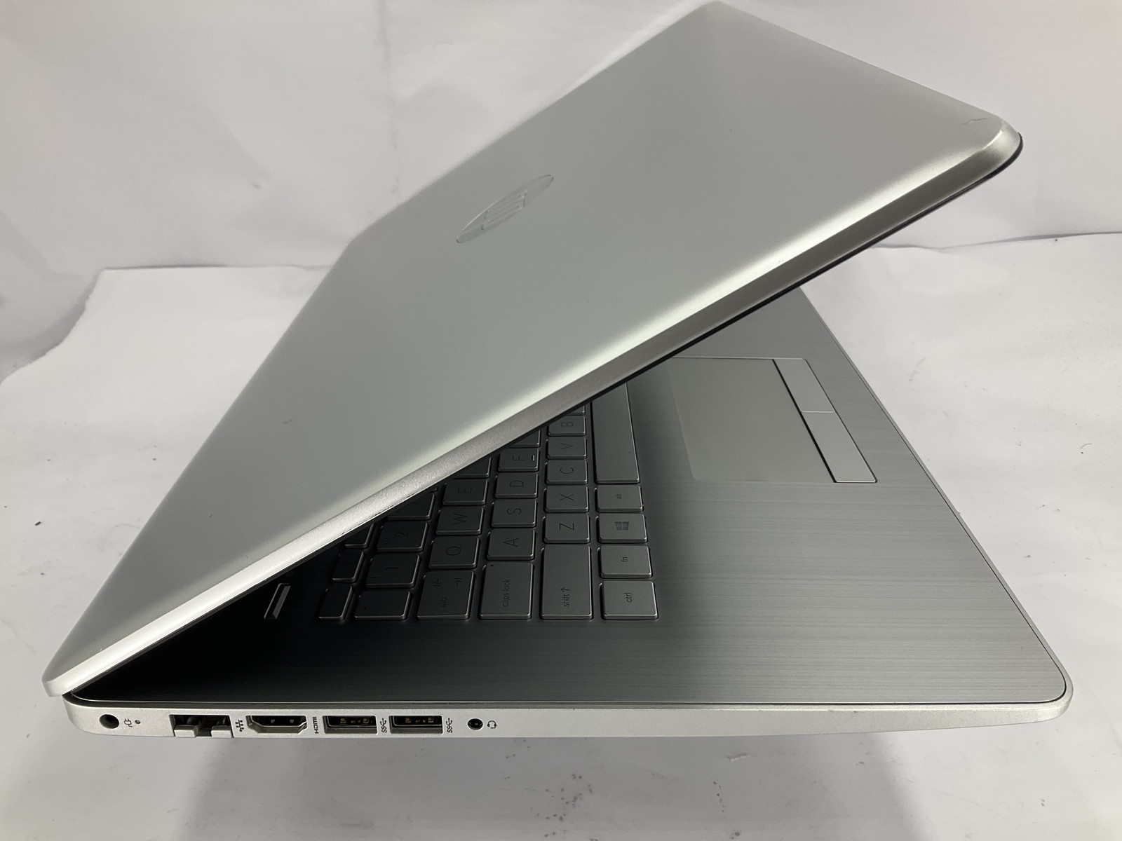 HP 17-by3053cl 17.3″ Core i5-1035G1 500GB 16GB B Win 11 Pro