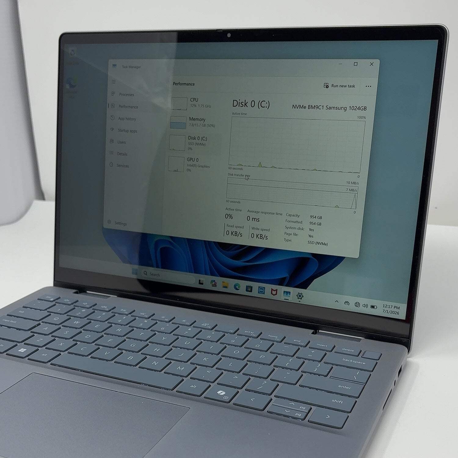Dell Inspiron 7440 2-IN-1 14″ Core 7 150U 1.8GHz 16GB RAM 1TB SSD