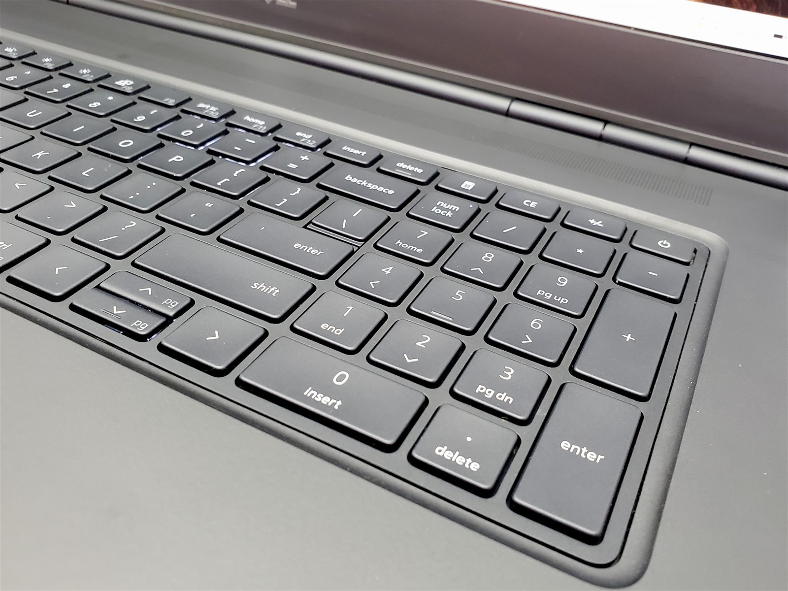 Dell Precision 7750 Xeon W-10855M 2.8-5.1Ghz T1000 24GRam 1TB NVMe Win11P *USB*