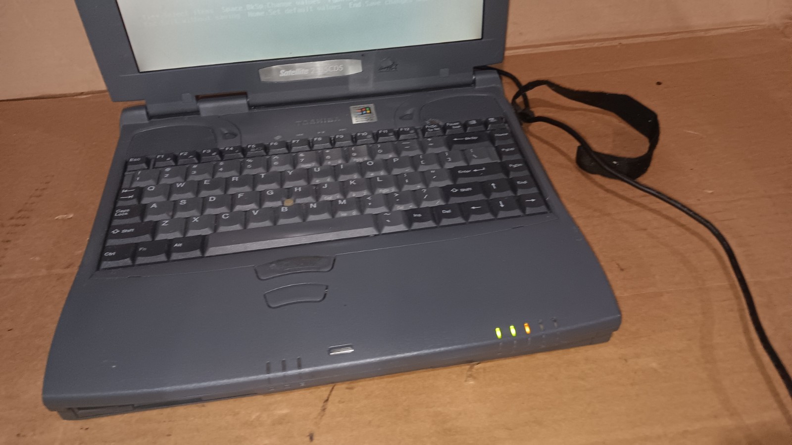 Vintage Toshiba Satellite 2545CDS Retro Laptop AMD K6-2 processor 333 MHz Parts
