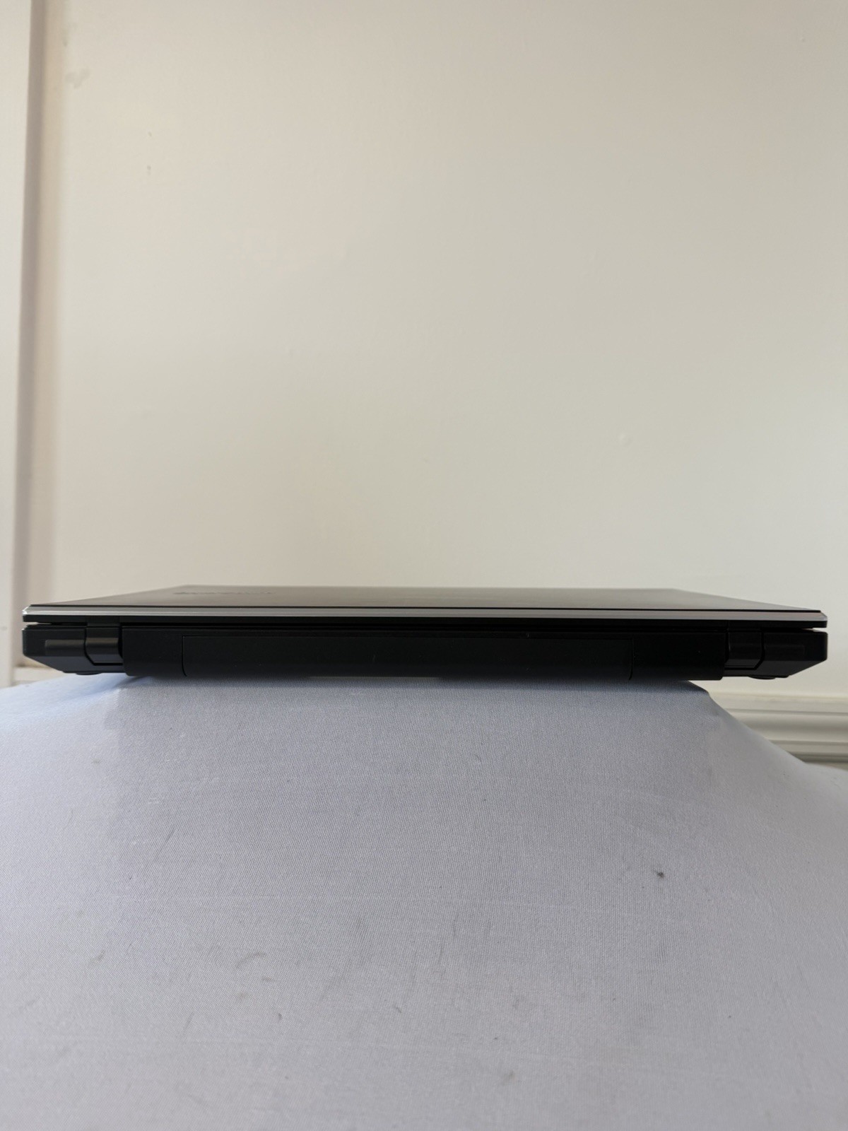 Samsung NP300 V5A Laptop – Good Screen – Intel i5-2430M – RAM 4 GB – Read Des