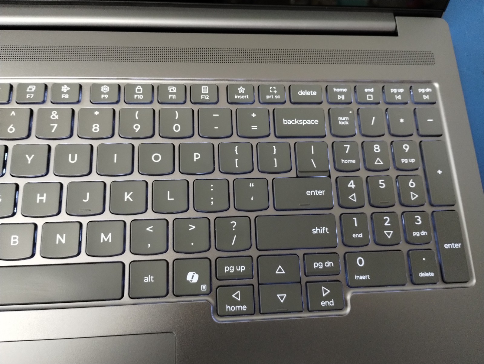 Lenovo IdeaPad Pro 5 16IAH10, Intel Core Ultra 9 285H, 32 GB RAM, 1 TB NVMe SSD