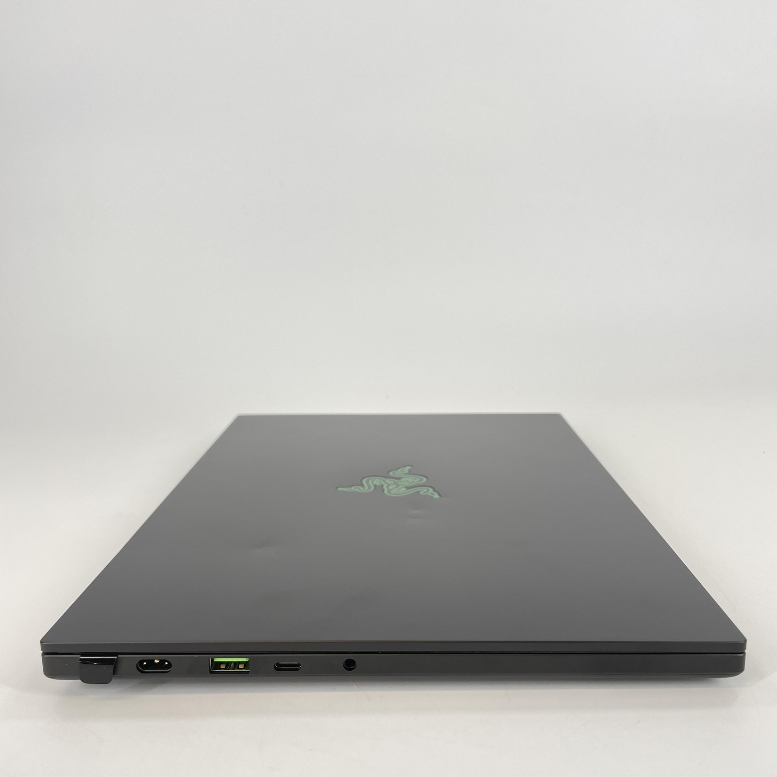 Razer Blade 14 120Hz QHD+ 2025 2.0 GHz Ryzen AI 9 365 32GB 1TB SSD RTX 5070