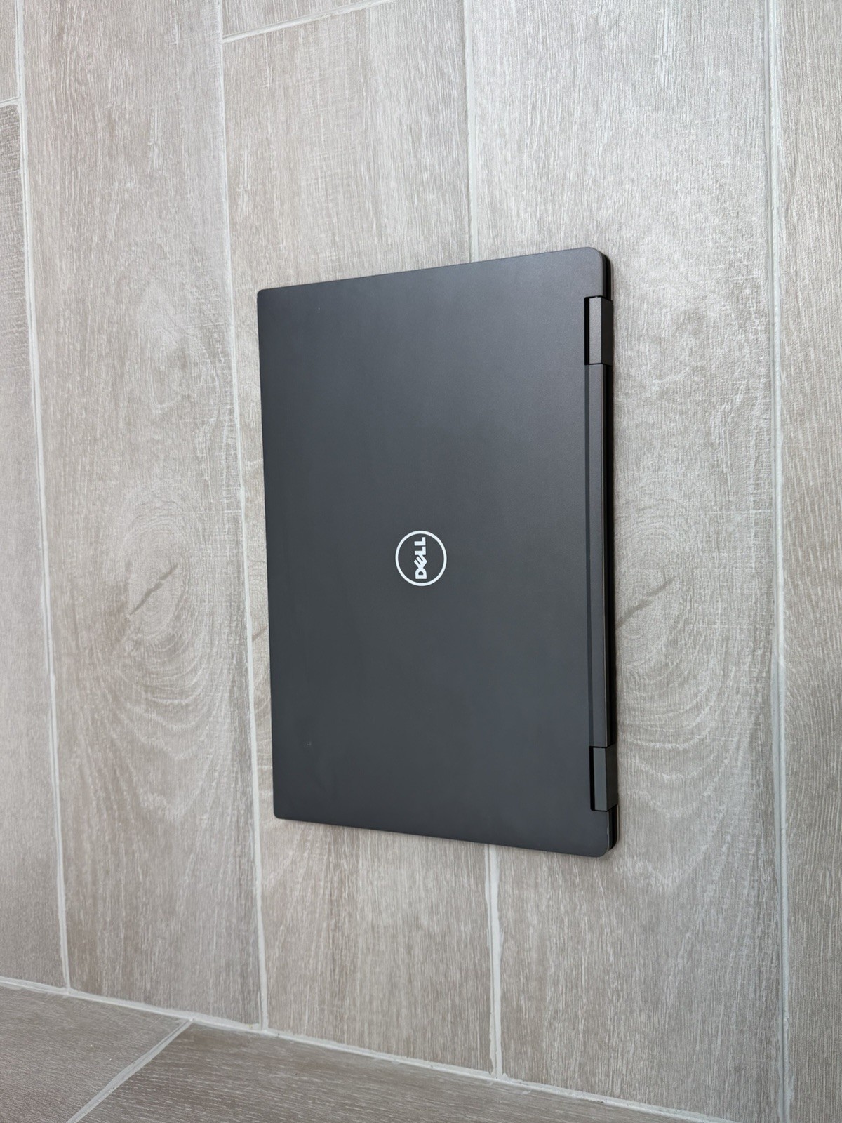 Dell XPS 13 9365 13.2″ Touch Laptop Core i7-7Y75 8GB RAM 256GB NVMe SSD
