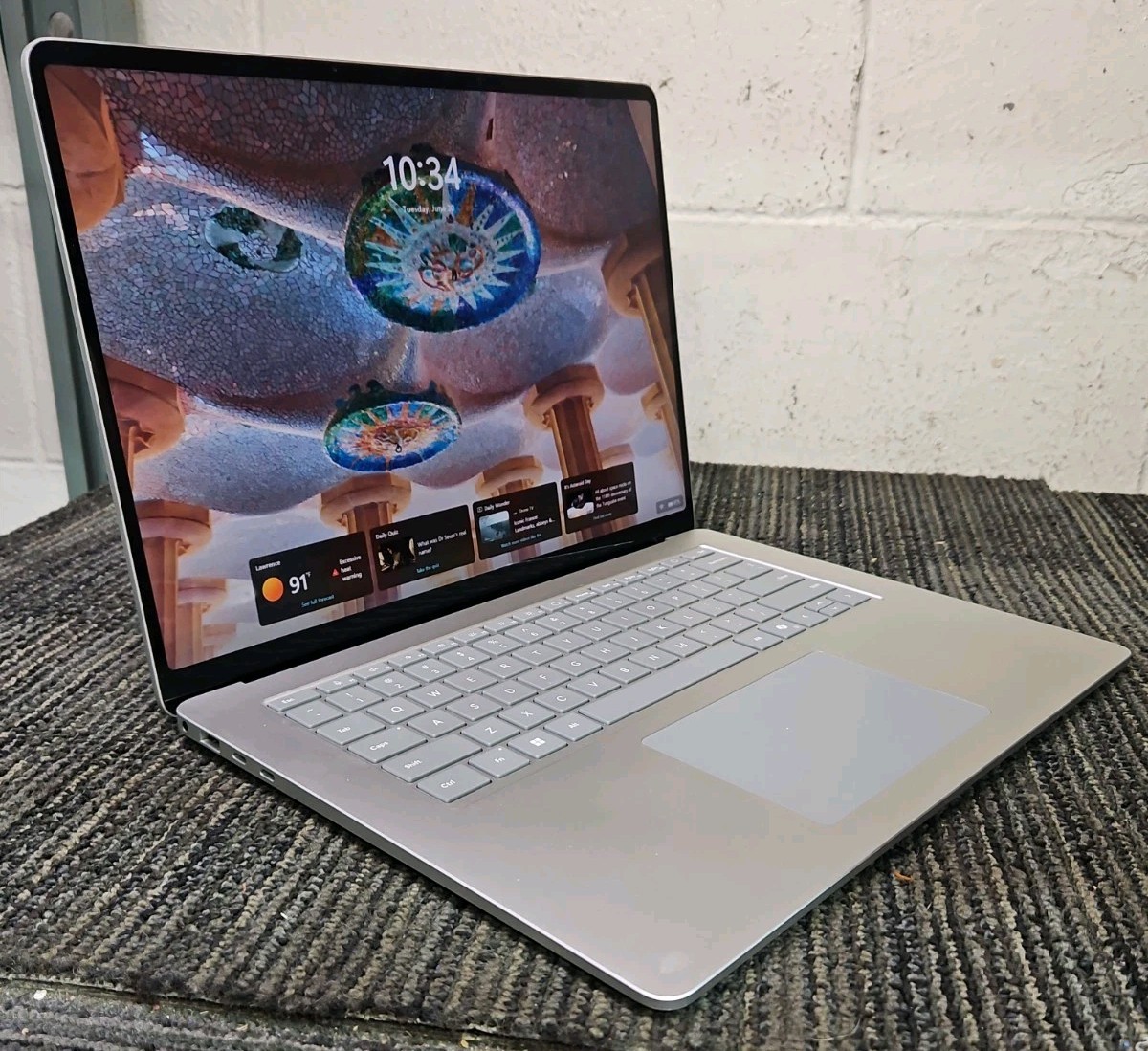 Microsoft 2037 Surface Laptop Snapdragon X Elite 16GB Go RAM GT RAM 512GB