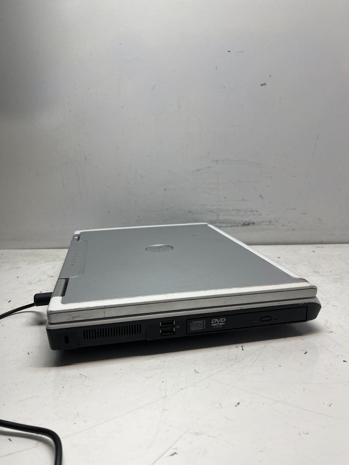 Dell Inspiron 9300 Intel Pentium M 800 MHz 512MB NO HDD