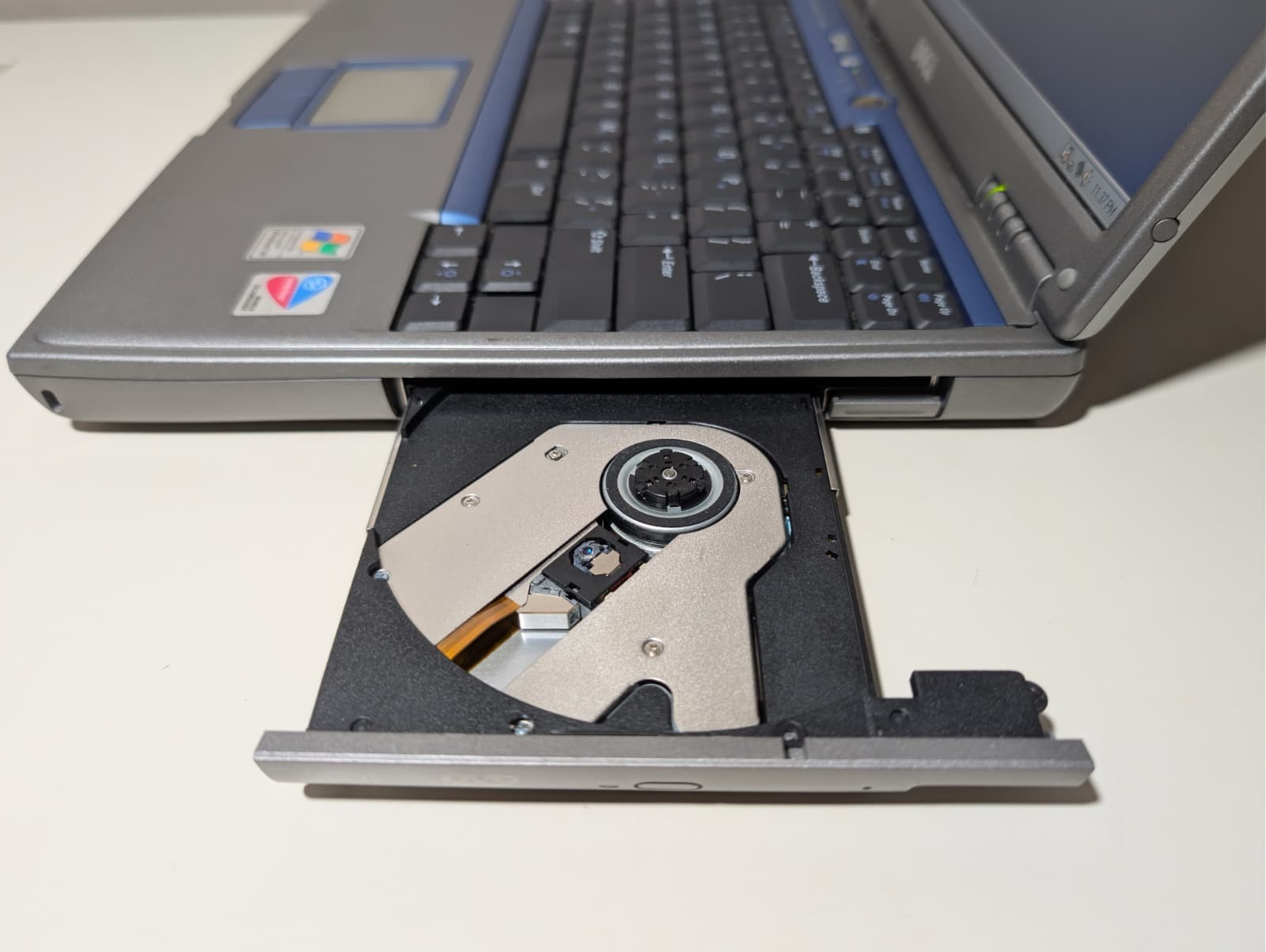 Dell Inspiron 600m | Pentium M 256MB RAM 80GB HDD | AMD Windows 98 SE DVD