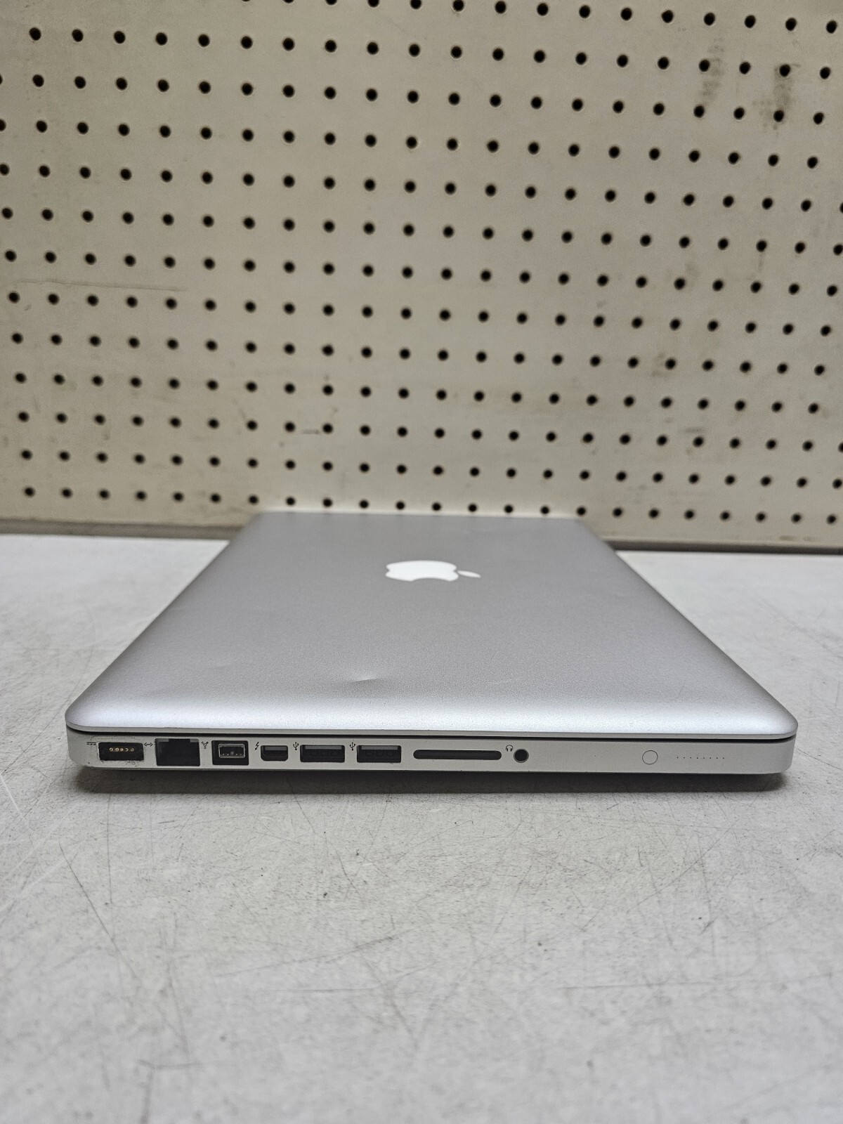 Apple MacBook Pro 9,2 Laptop – Good Image, glass cracked – 2.5 Ghz – Read Desc.