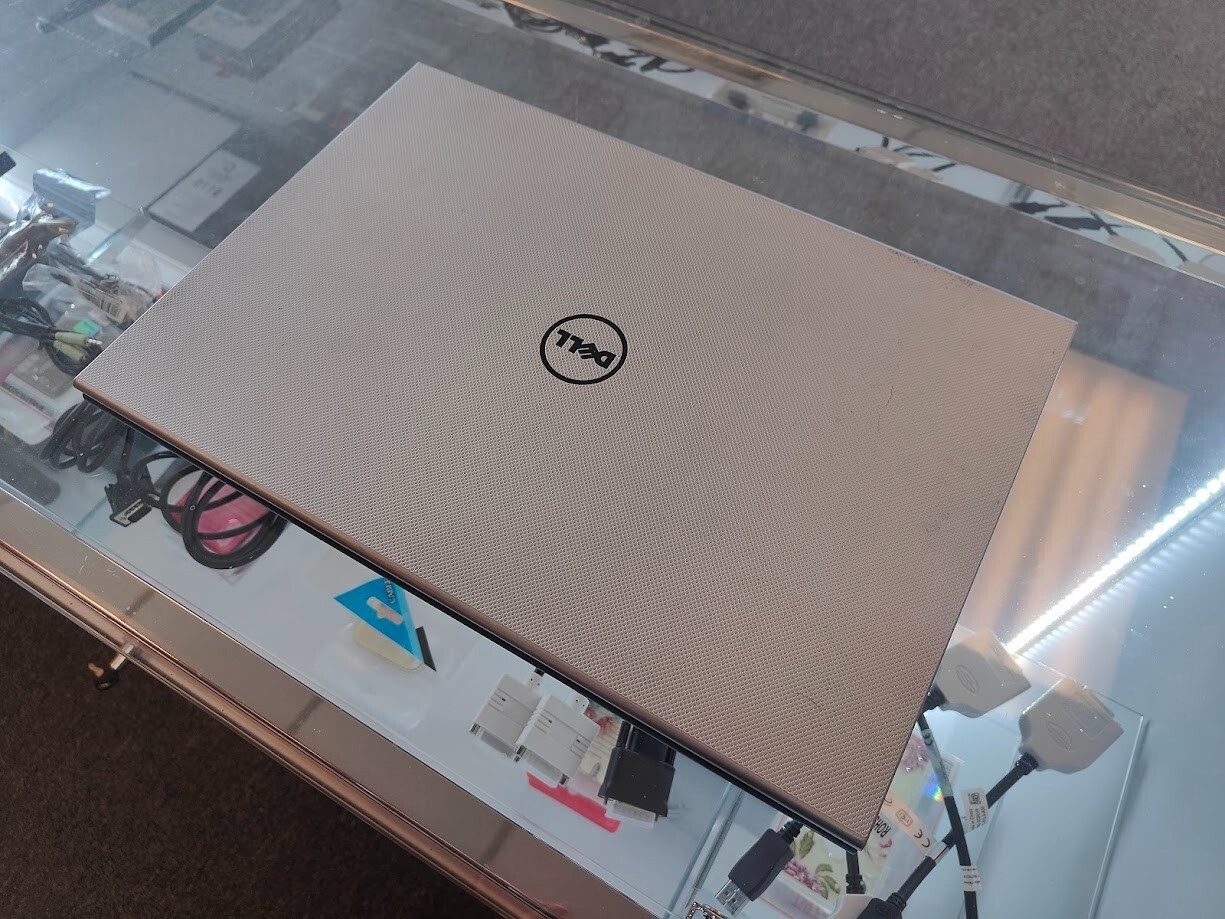 Dell Inspiron 3542, Powers On, Good LCD, Body, Selling for Parts or Repair, Read