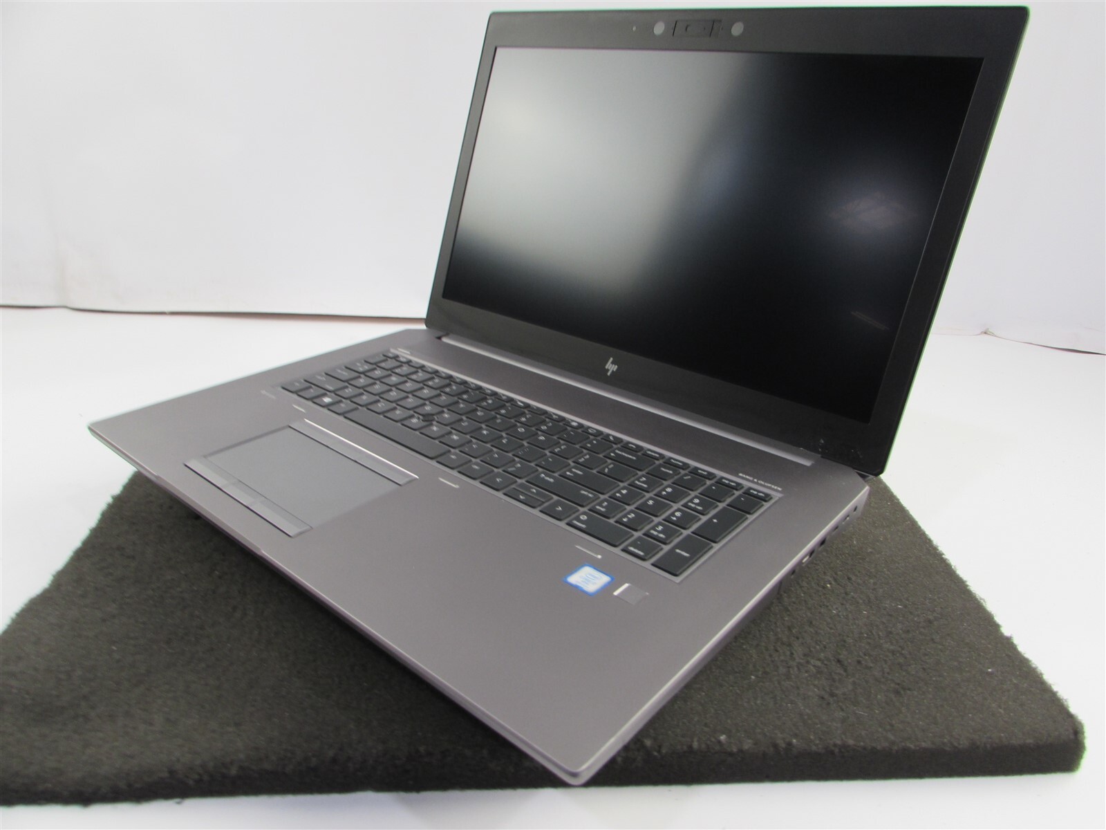 HP ZBOOK 17 (G6) 17.3″ FHD CORE I7-9850H 512GB SSD 32GB RAM RTX 4000 NO O.S