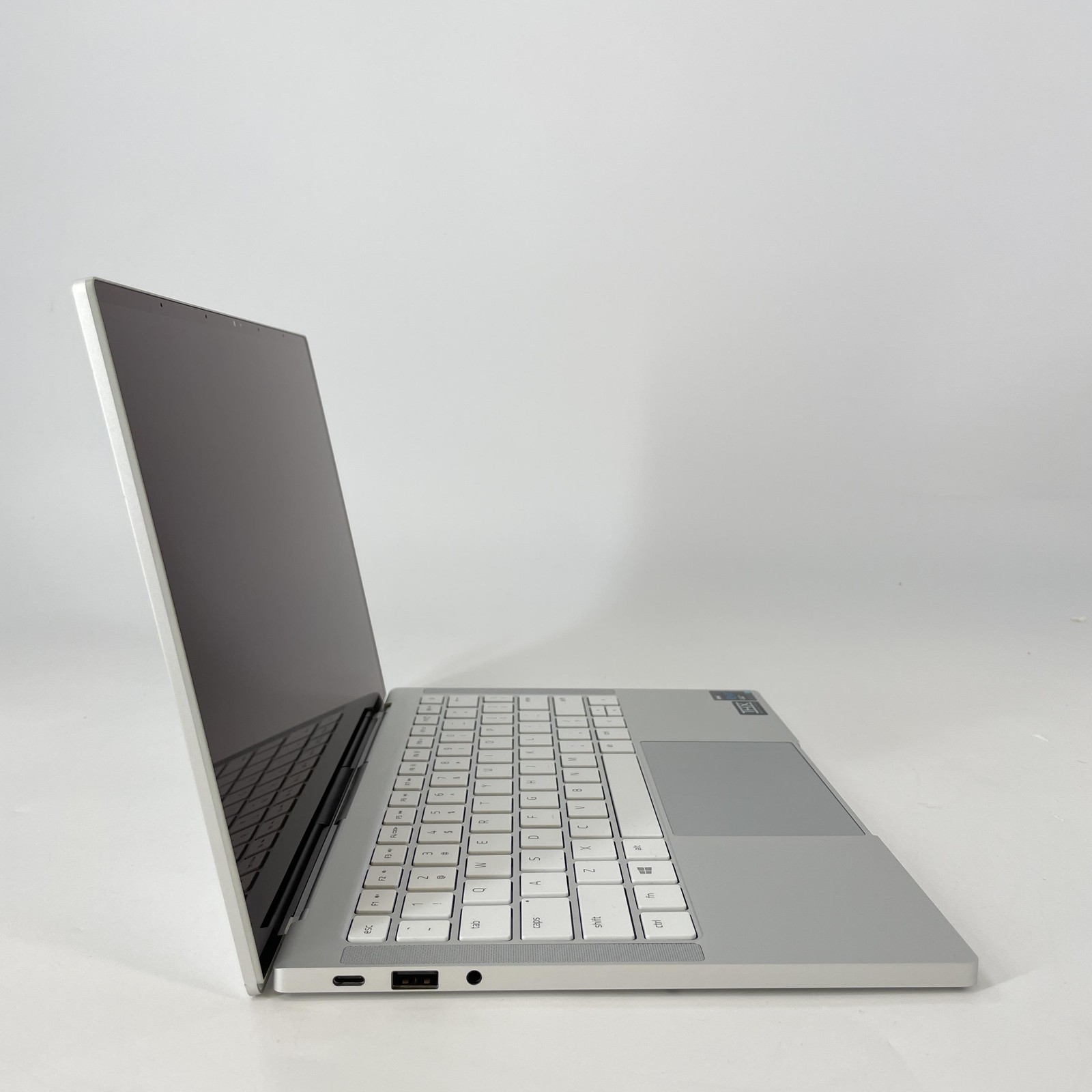 Razer Book 13.4 Silver 59Hz UHD+ TOUCH i7-1165G7 2.80GHz 16GB 1TB SSD Very Good