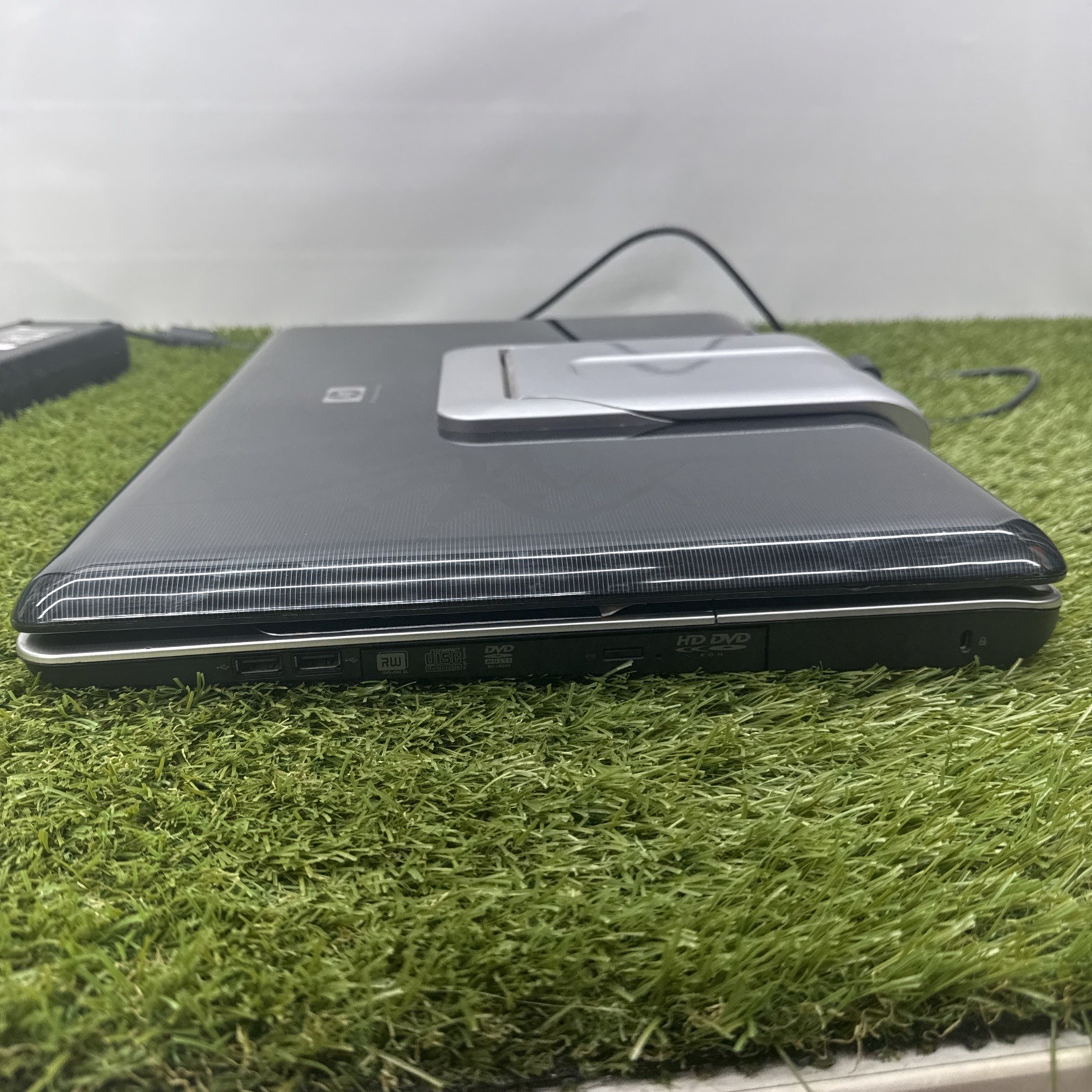 HP pavilion hdx 9000 DRAGON Laptop Win 7 Intel Core2 240 HDD 2 GB Ram RARE