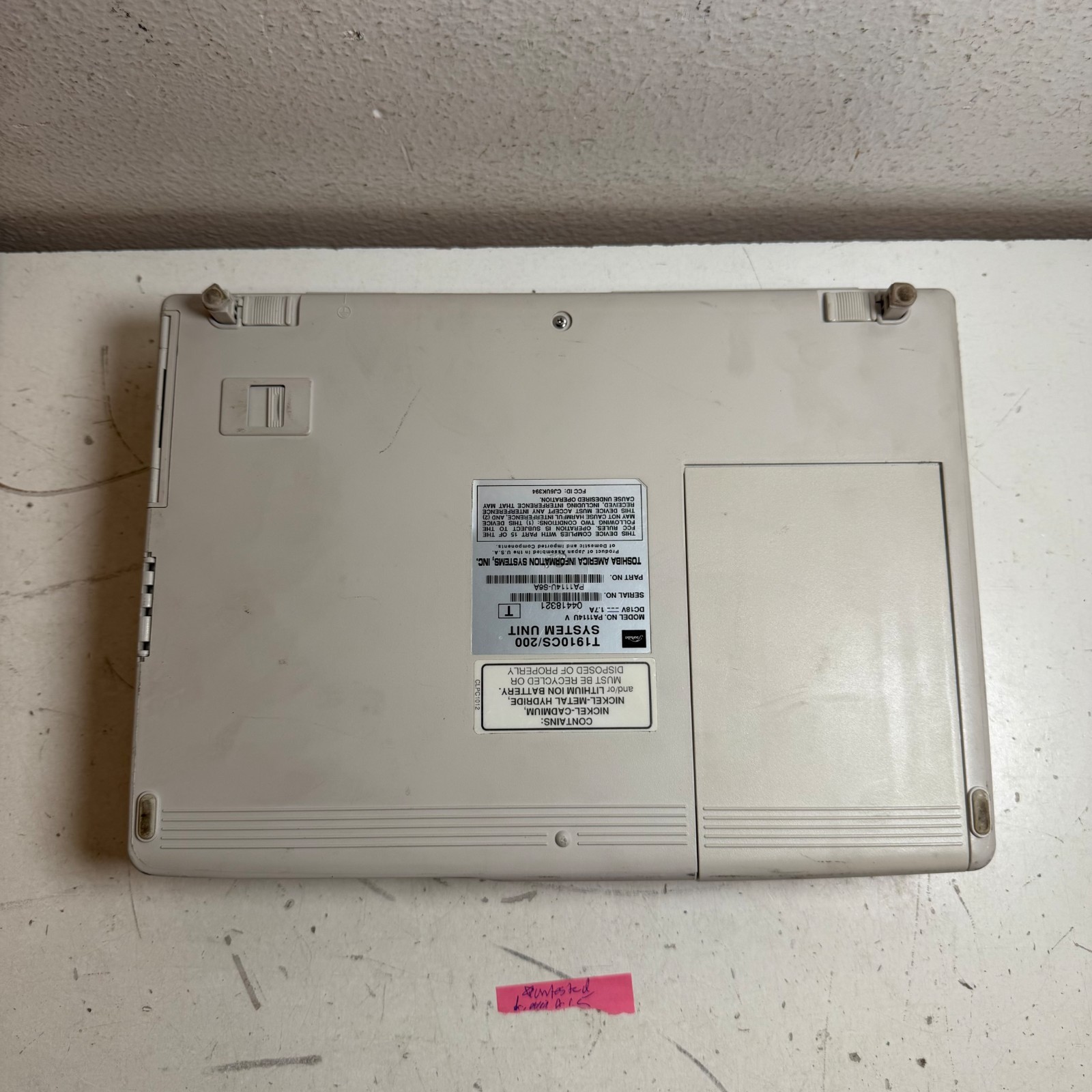 Vintage Toshiba Satellite T1910CS Gray 9.5″ LCD Portable Laptop – Untested