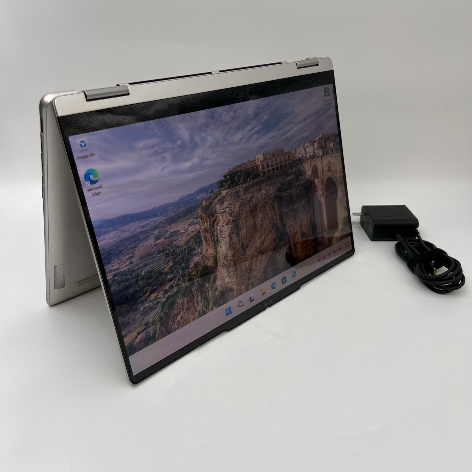 Lenovo Yoga 7 2-in-1 14″ 2K OLED Touch Laptop Ryzen AI 5 340 16GB 512SSD – Used
