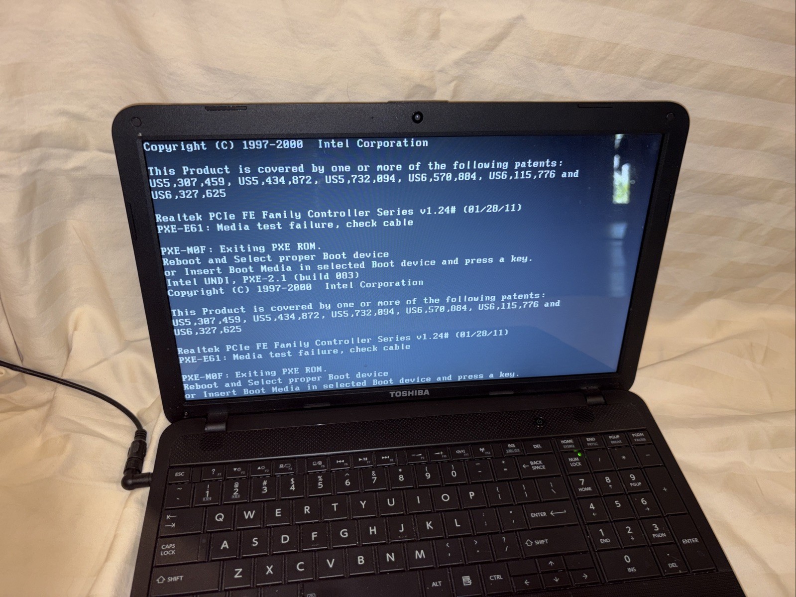 Toshiba Satellite C855D-S5205 AMD E-450 1.65GHz 4 GB NO HDD