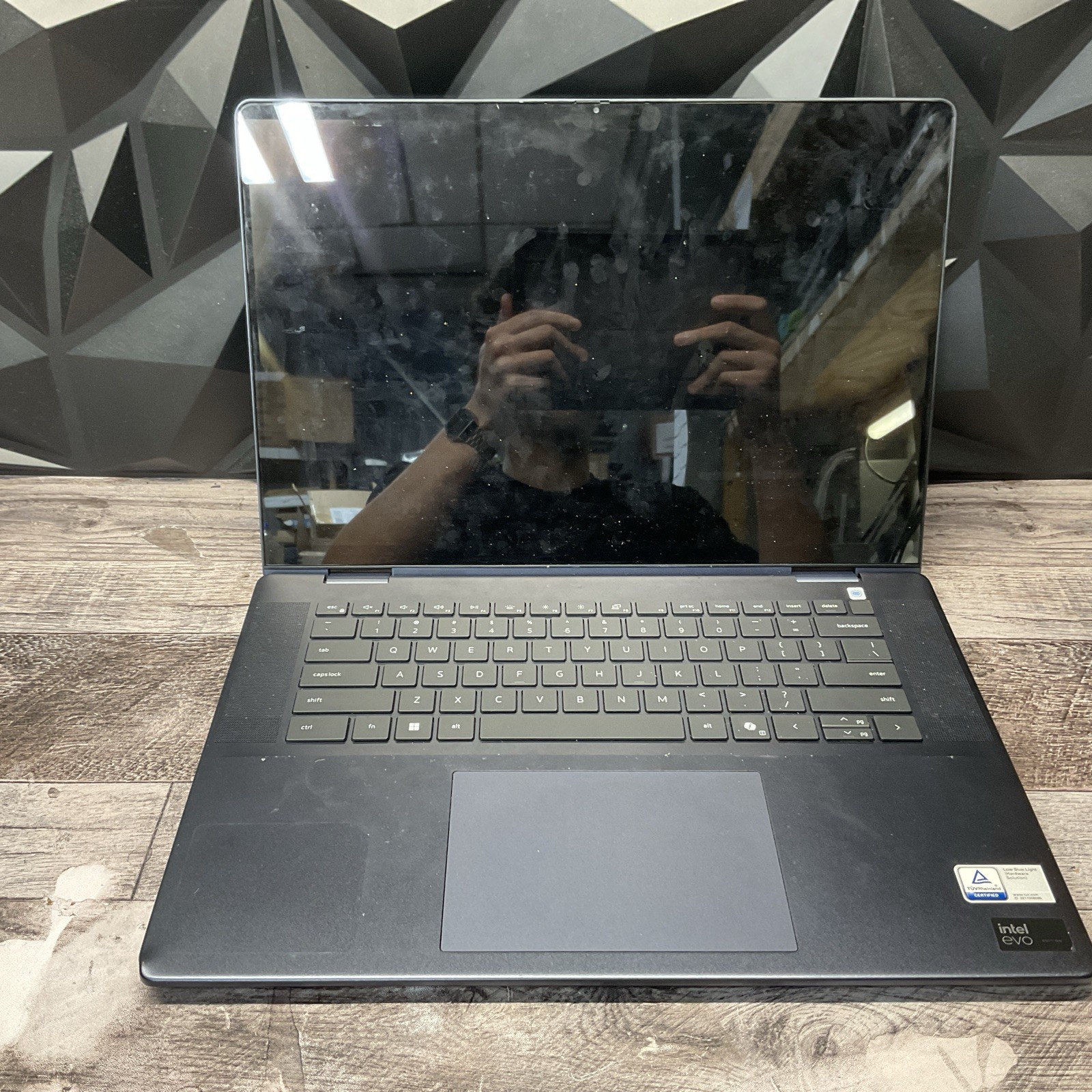 Dell Inspiron 16 7640 2-in-1 / Core Ultra 7 / 32GB / No POST / No SSD / M5